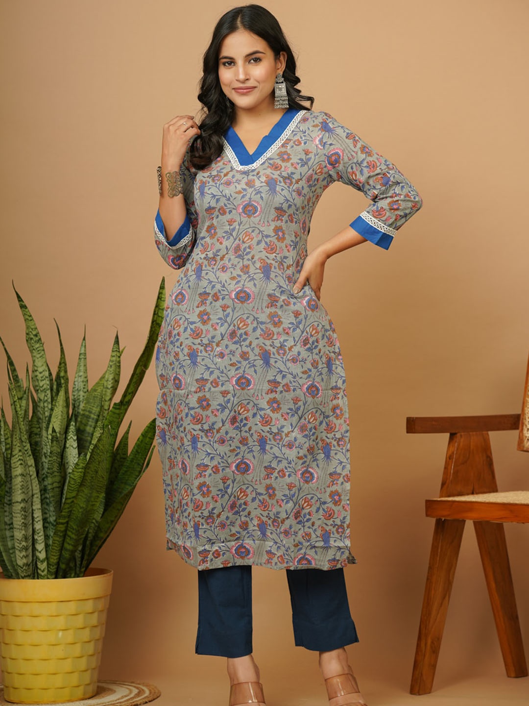 

Adveta Floral Printed V-Neck A-Line Cotton Kurta, Grey