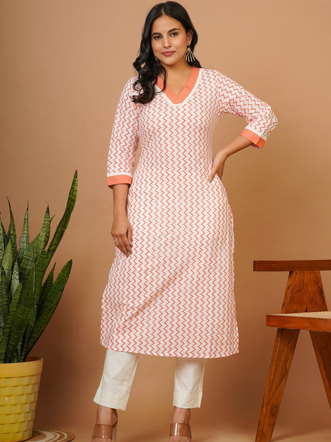

Adveta Ethnic Motifs Printed V-Neck A-Line Cotton Kurta, White