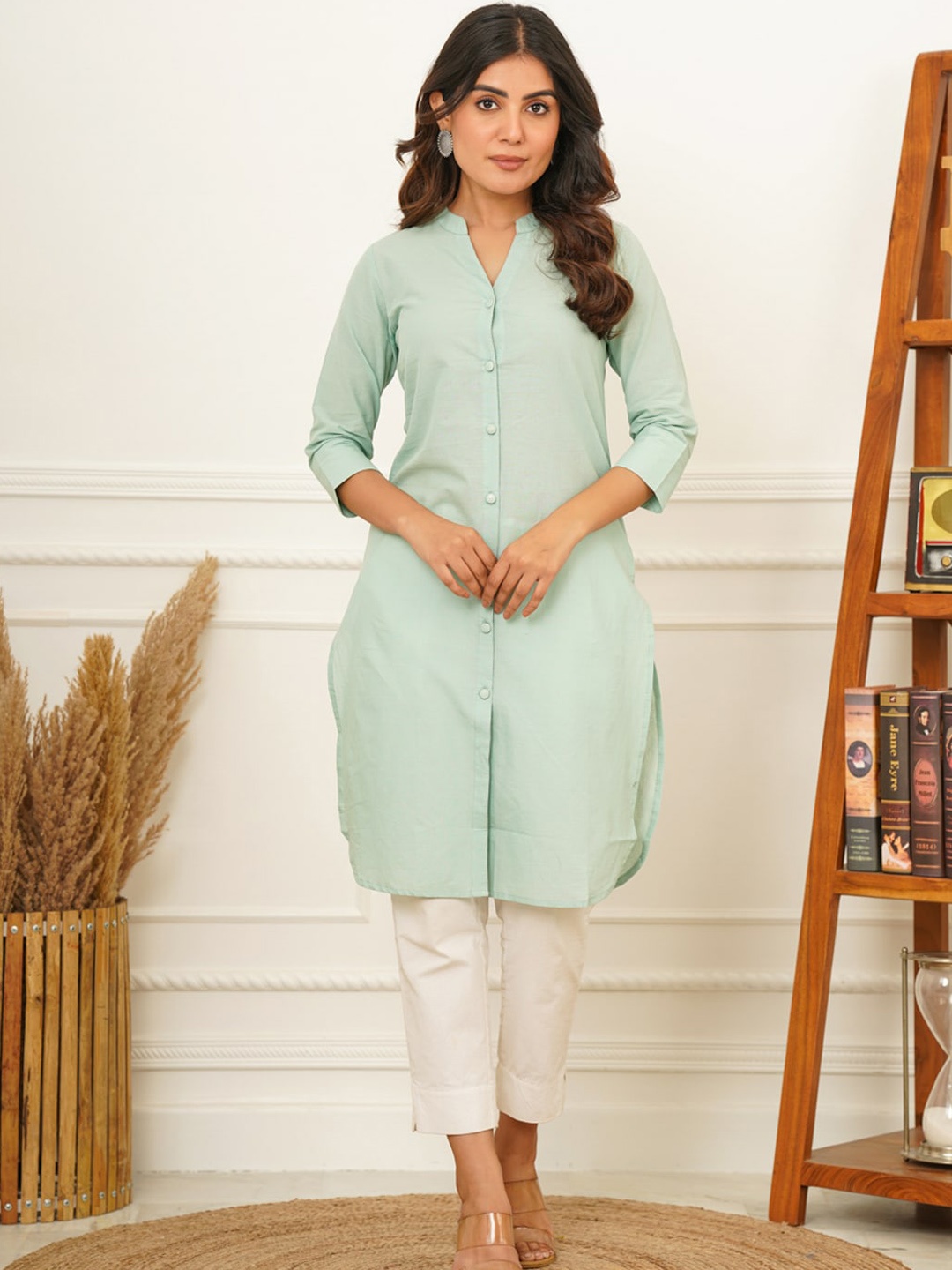 

Adveta Mandarin Collar A-Line Kurta, Green