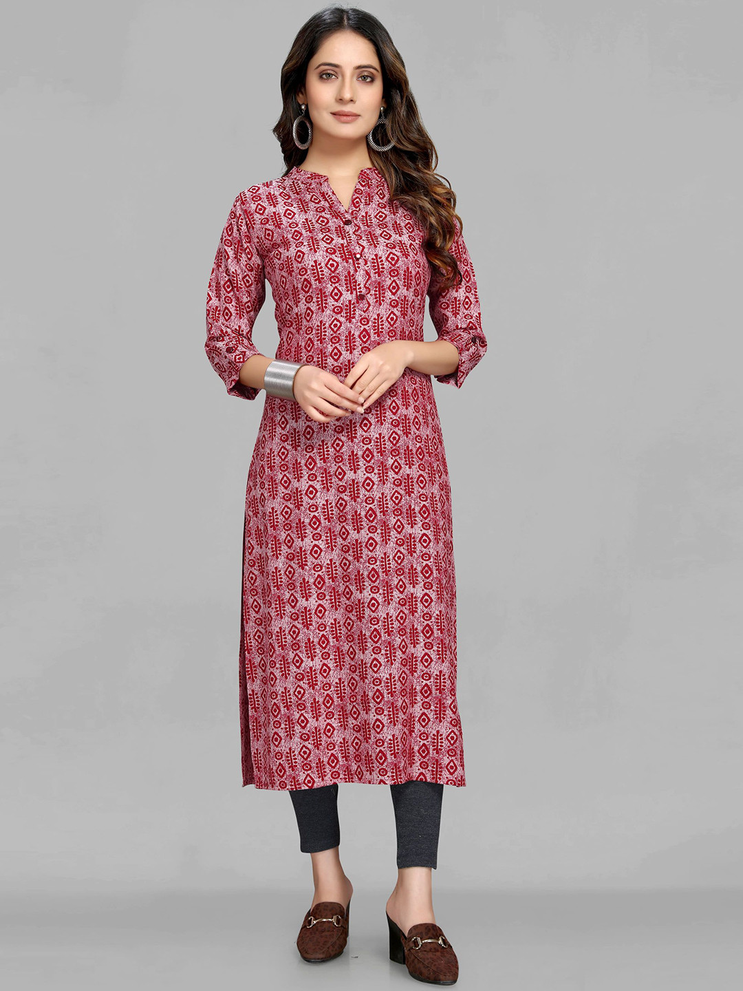 

MAIYEE Geometric Printed Mandarin Collar Straight Kurta, Red