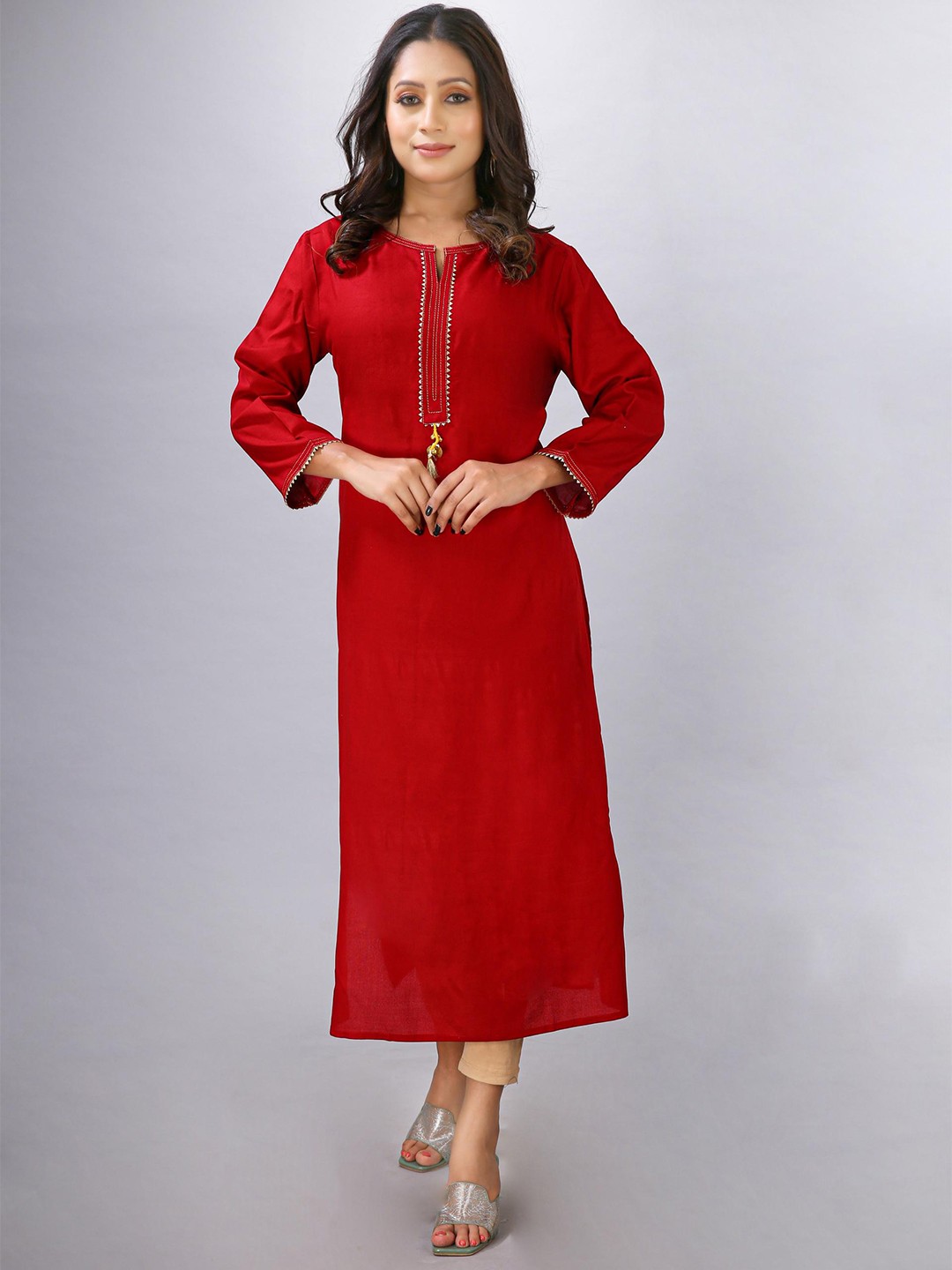 

MAIYEE Notch Neck Gotta Patti Indigo Straight Kurta, Maroon