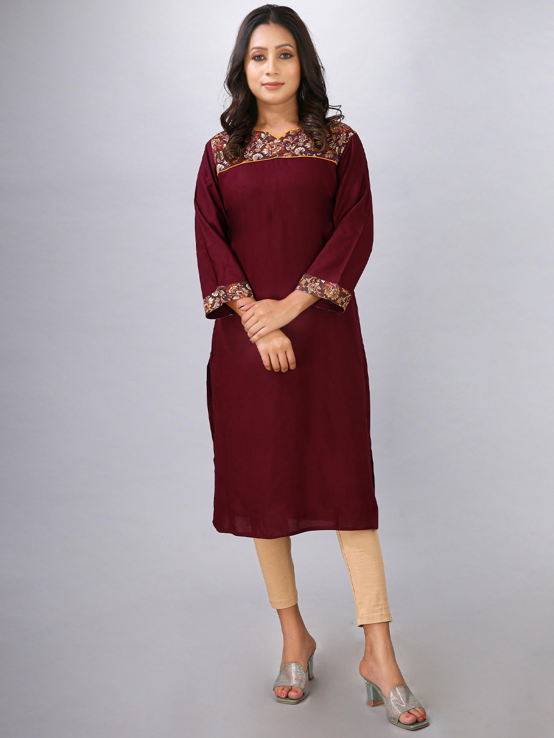 

MAIYEE Ethnic Printed Yoke Design Round Neck Kurta, Maroon