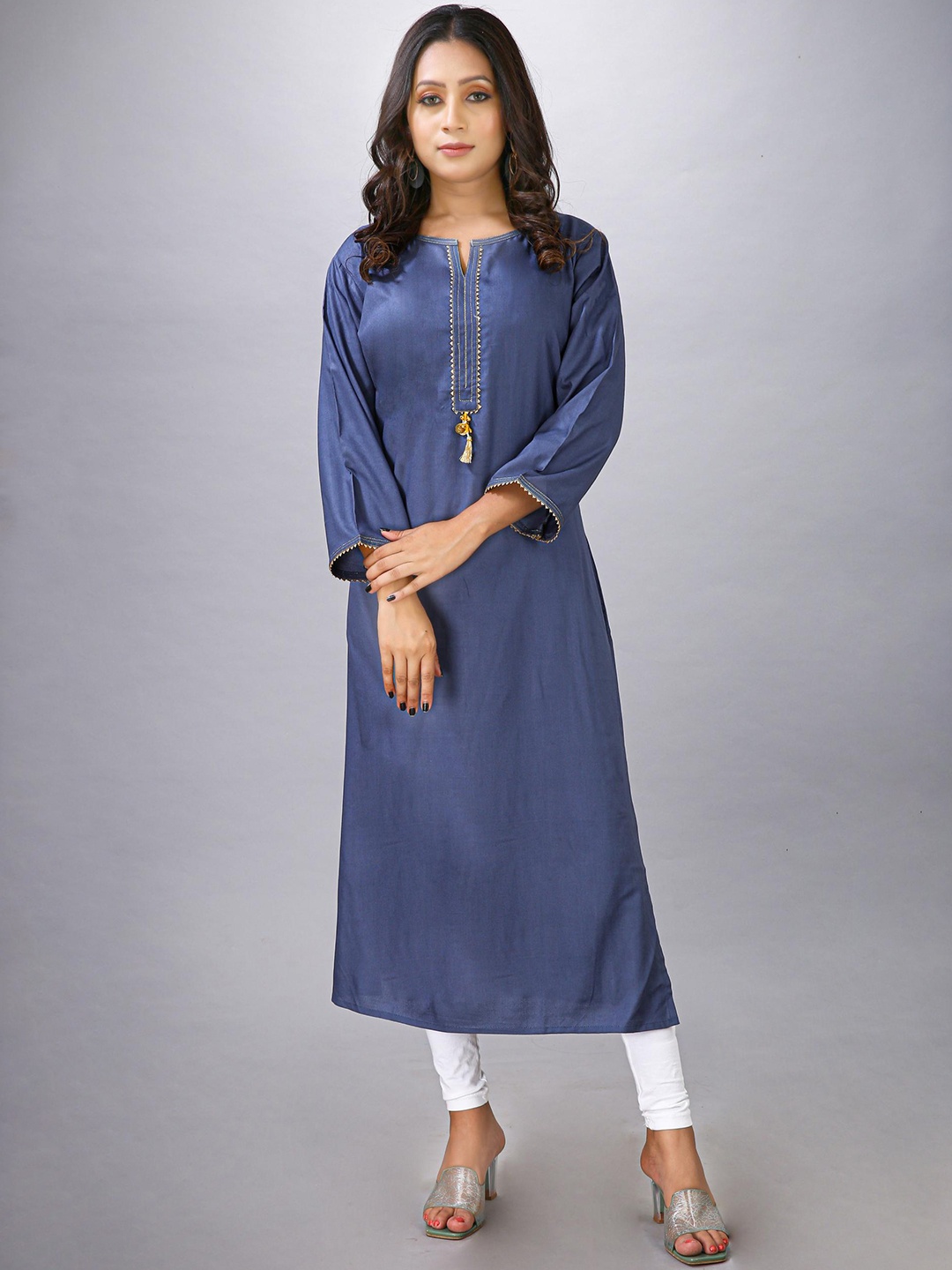 

MAIYEE Notched Neck Straight Kurta, Grey