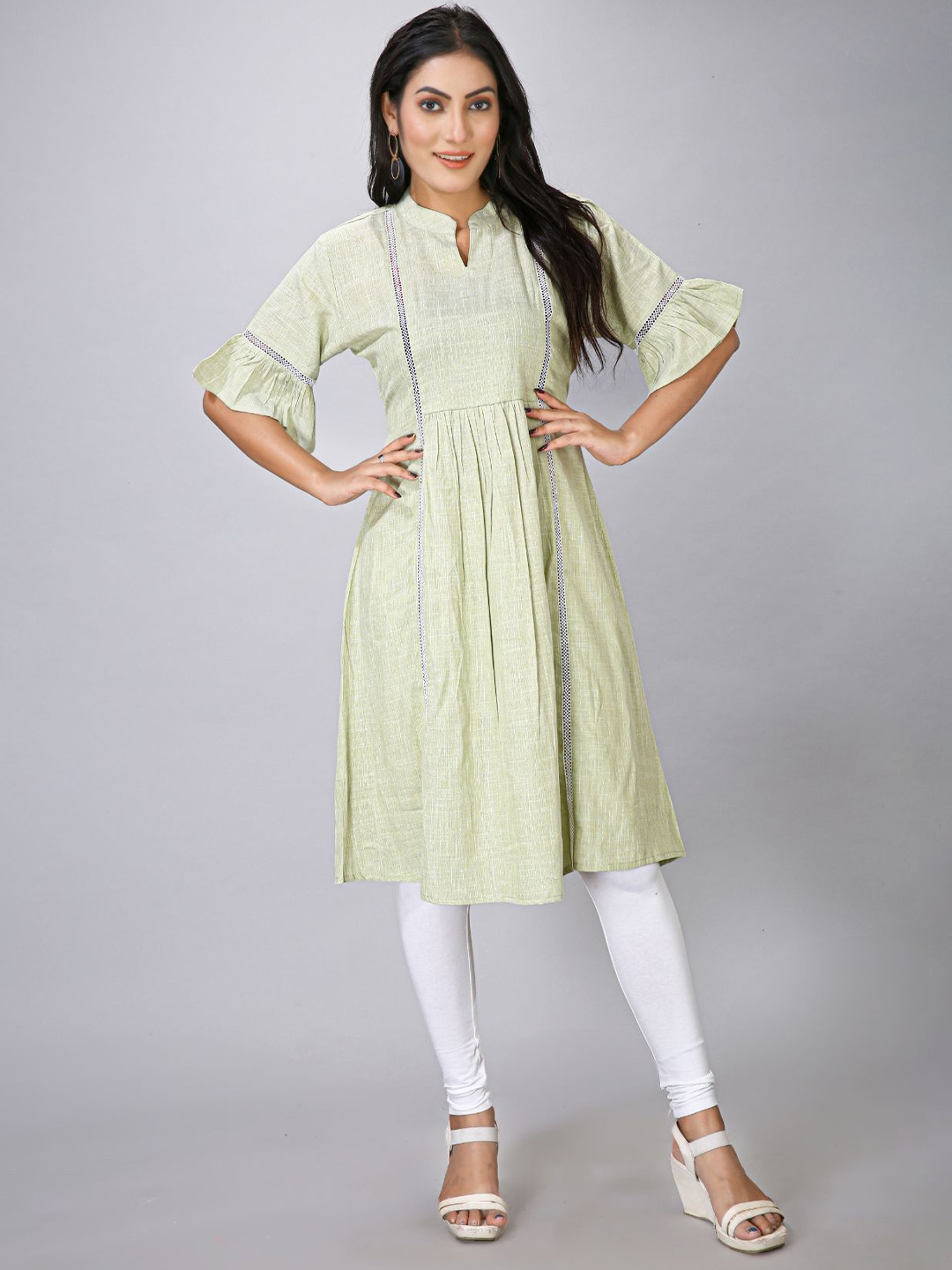 

MAIYEE Woven Design Bell Sleeves Gotta Patti Mandarin Collar A-Line Kurta, Green