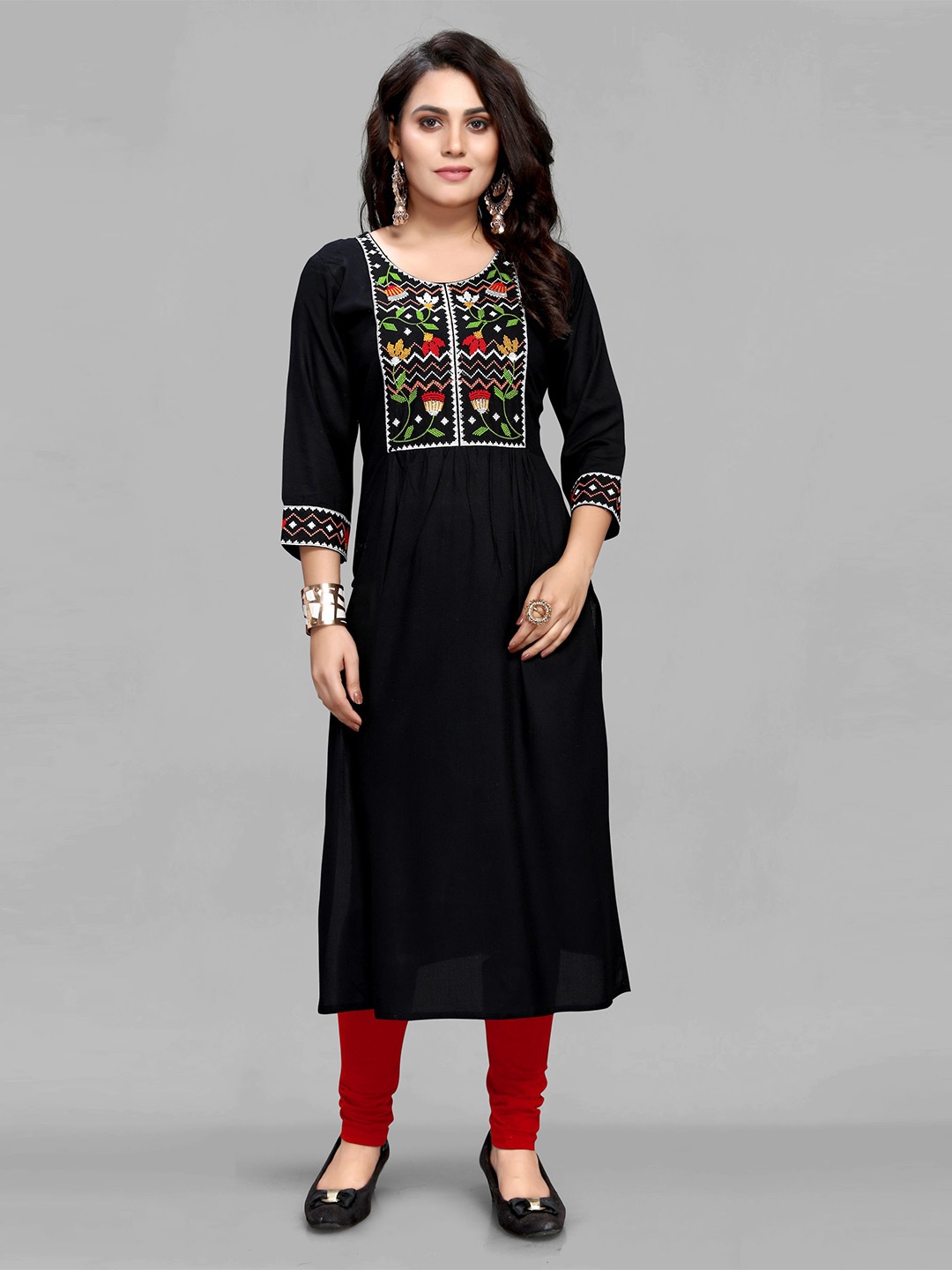 

MAIYEE Floral Embroidered Straight Kurta, Black