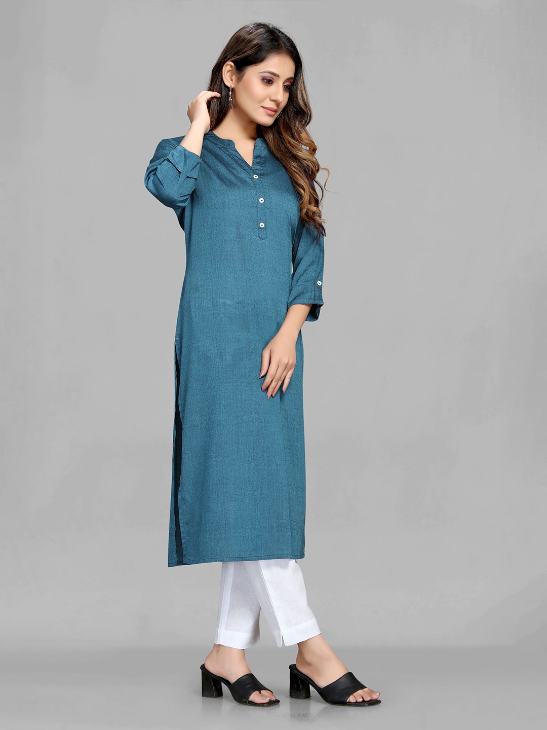 

MAIYEE Mandarin collar Straight Kurta, Blue