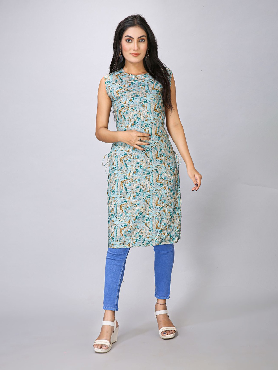 

MAIYEE Abstract Printed Round Neck Sleeveless Straight Kurta, Sea green