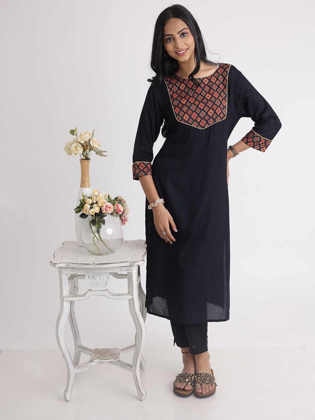 

MAIYEE Round Neck Ethnic Printed Yoke Design Straight Kurta, Black