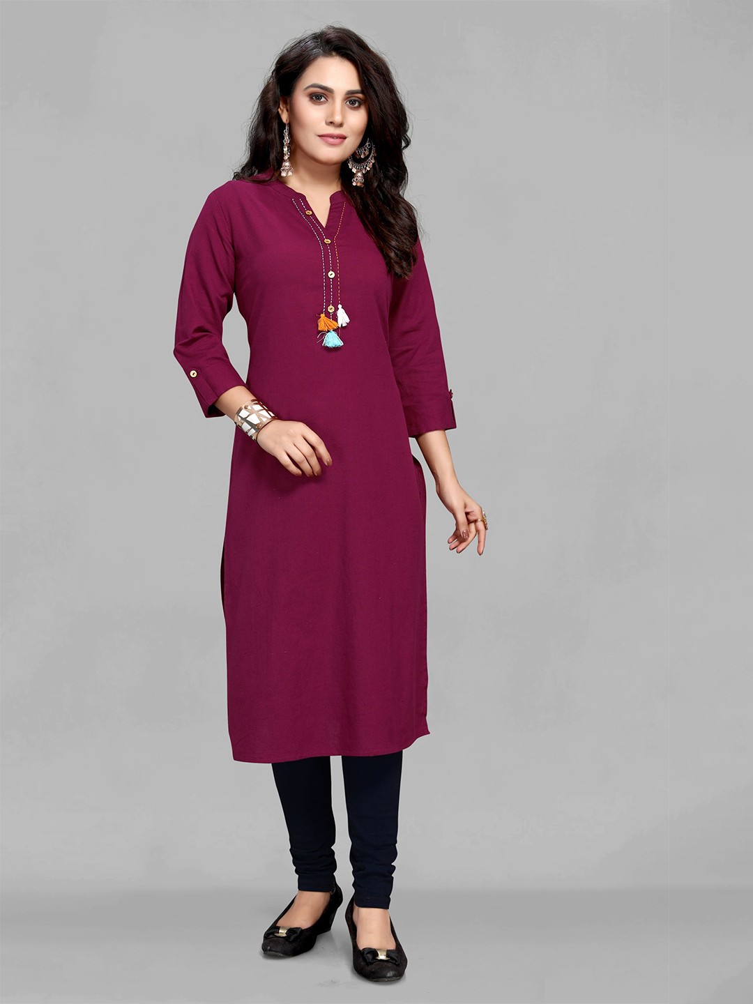

MAIYEE Mandarin Neck Thread Work Straight Kurta with Tassel, Burgundy