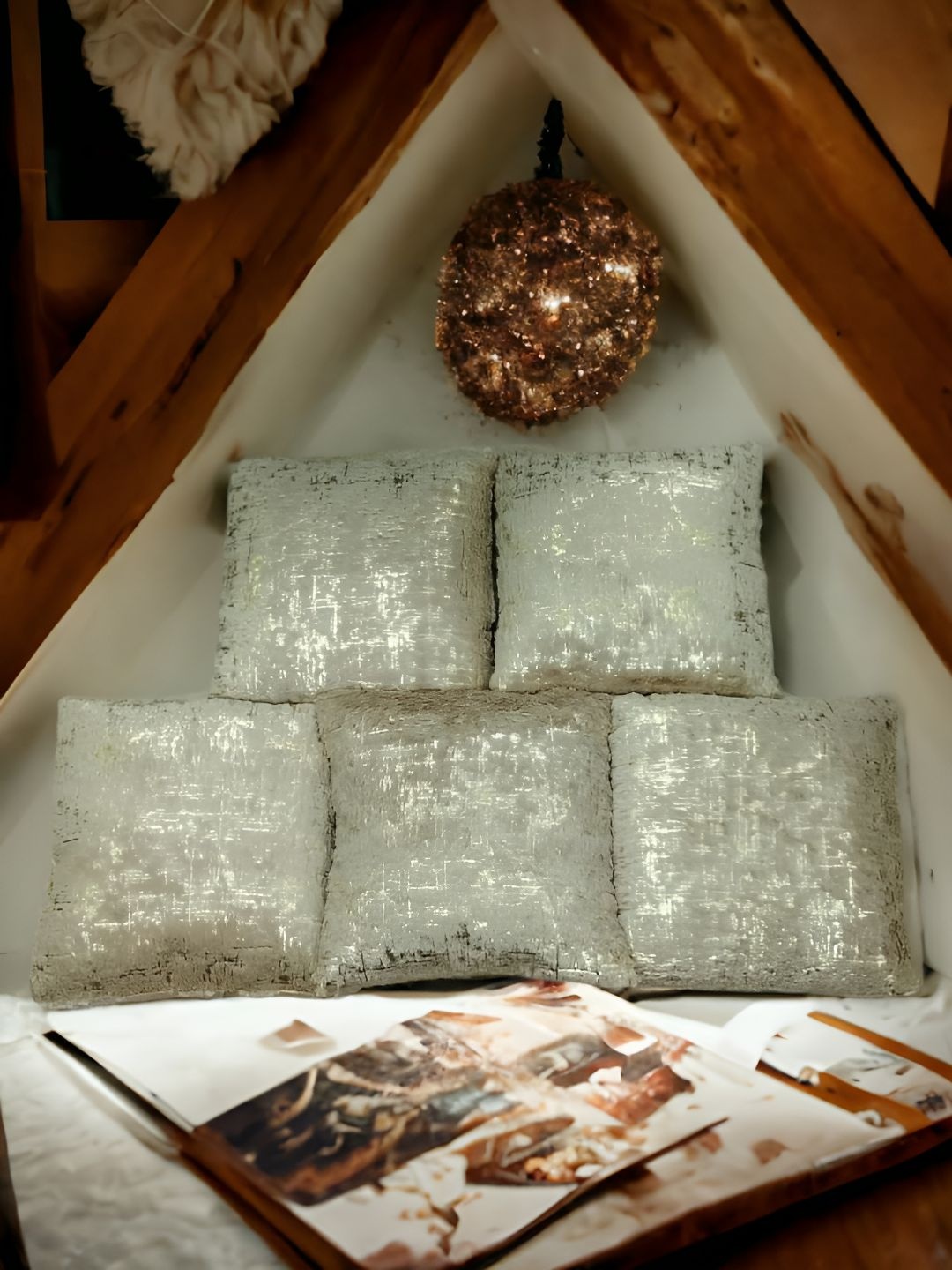 

CASA-NEST Gold-Toned 5 Pieces Abstract Square Cushion Covers
