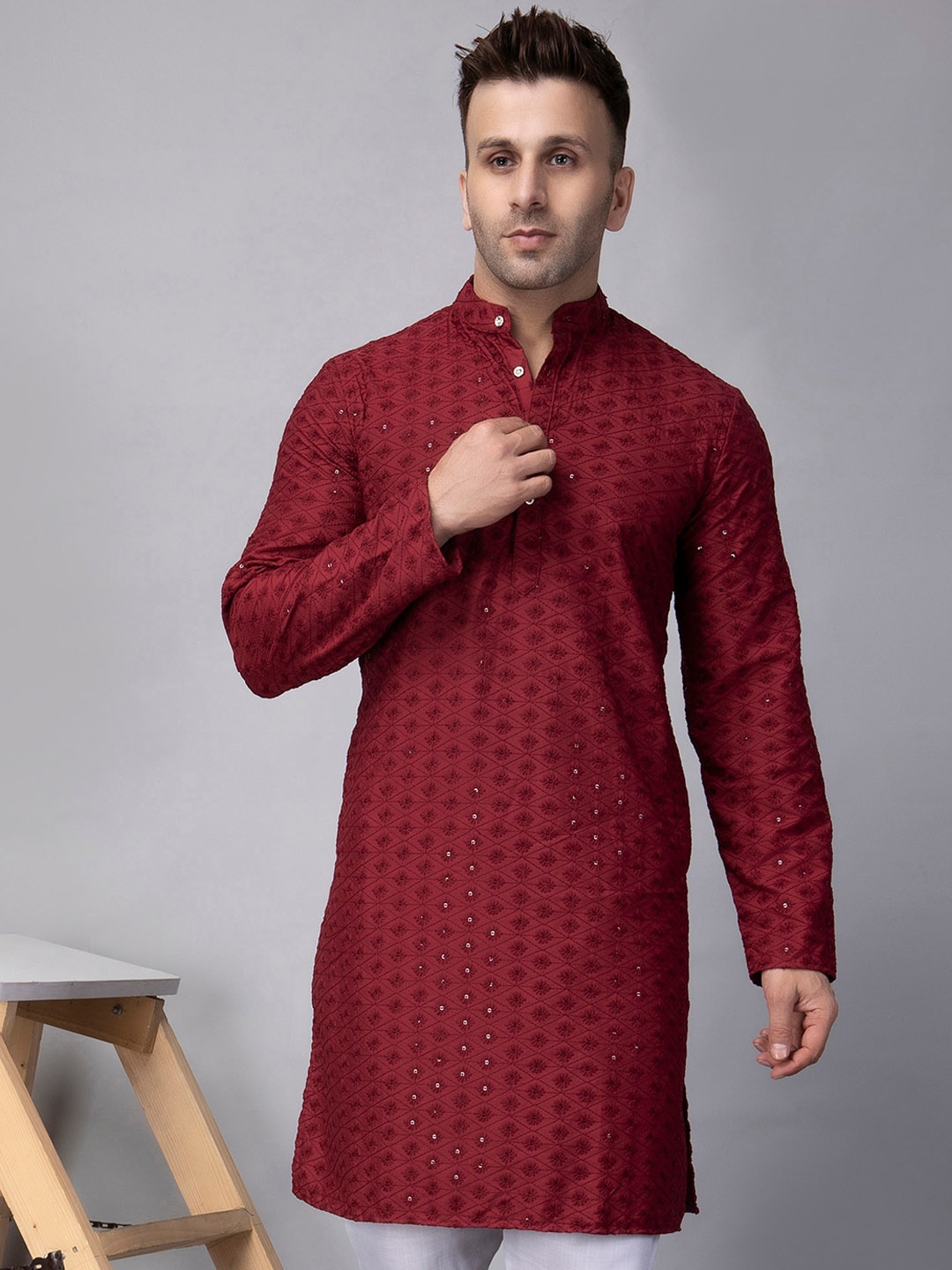 

Hangup Geometric Embroidered Sequin Mandarin Collar Straight Kurta, Red