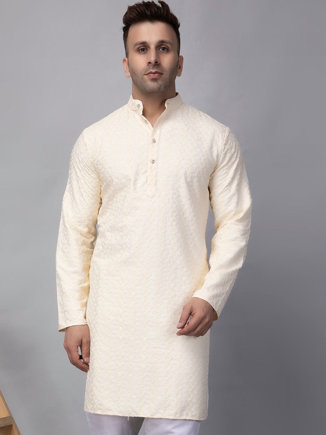 

hangup trend Floral Embroidered Mandarin Collar Sequins Straight Kurta, Off white