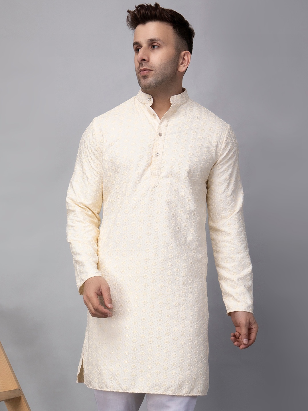 

hangup trend Embroidered Mandarin Collar Straight Kurta, Off white