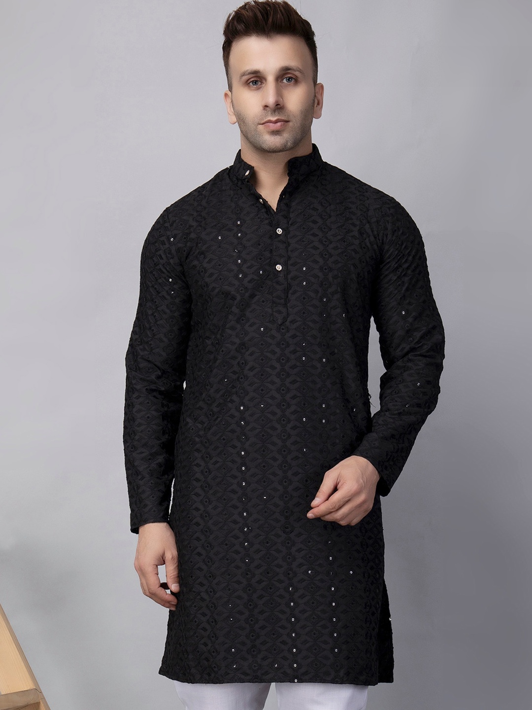 

hangup trend Embellished Embroidered Mandarin Collar Straight Kurta, Black