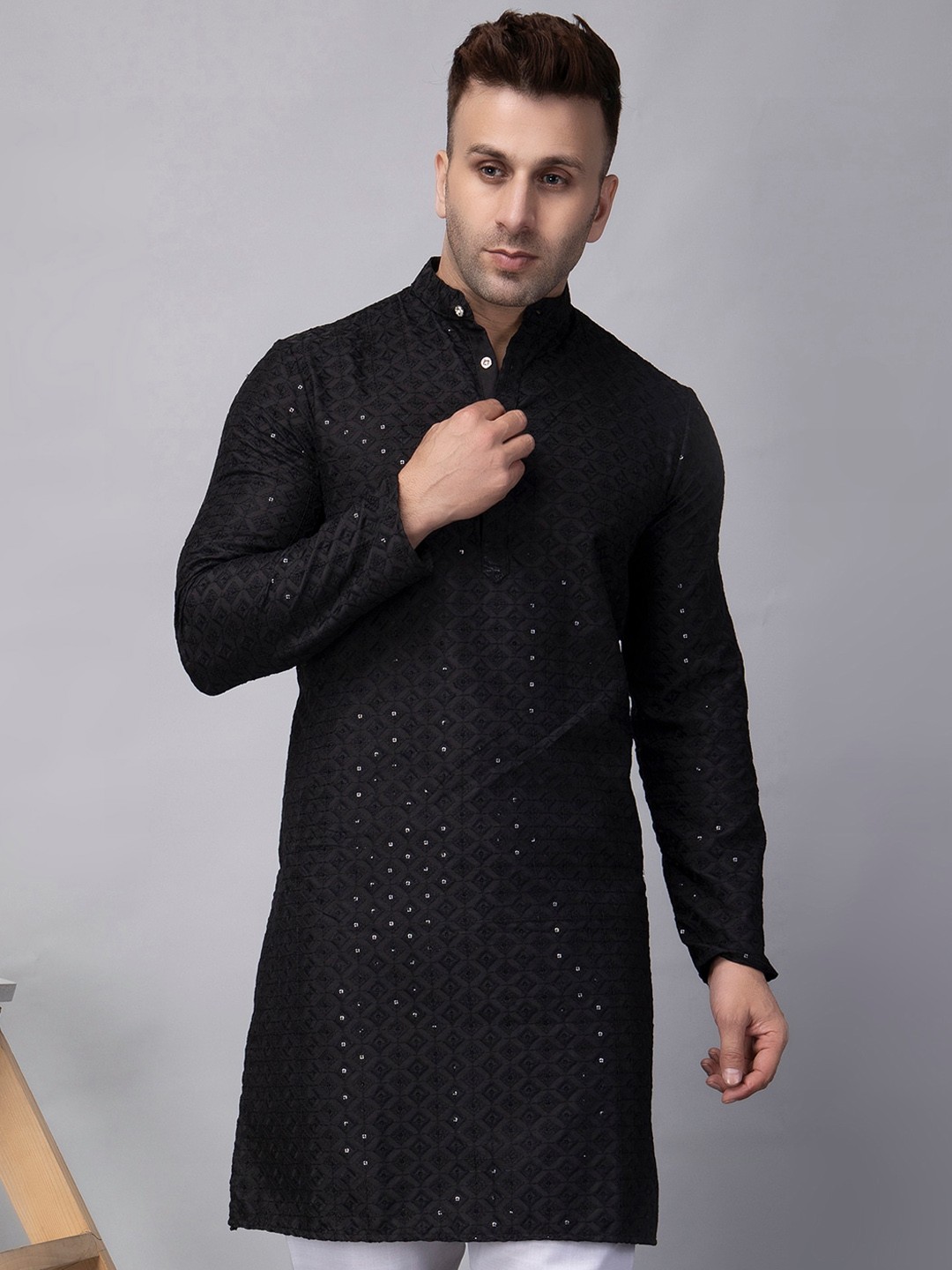 

hangup trend Embellished Embroidered Mandarin Collar Straight Kurta, Black