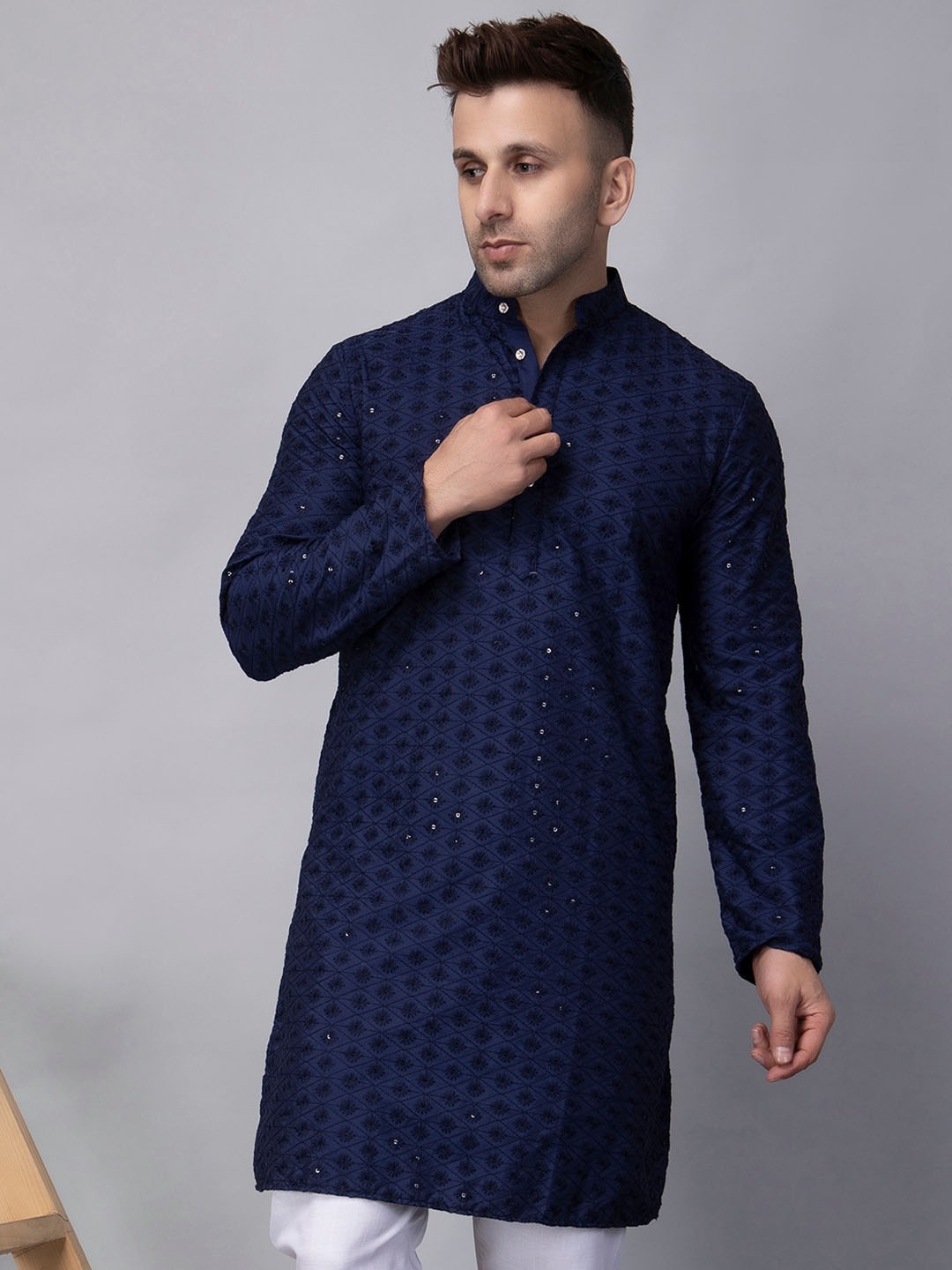 

hangup trend Embellished Embroidered Mandarin Collar Straight Kurta, Navy blue