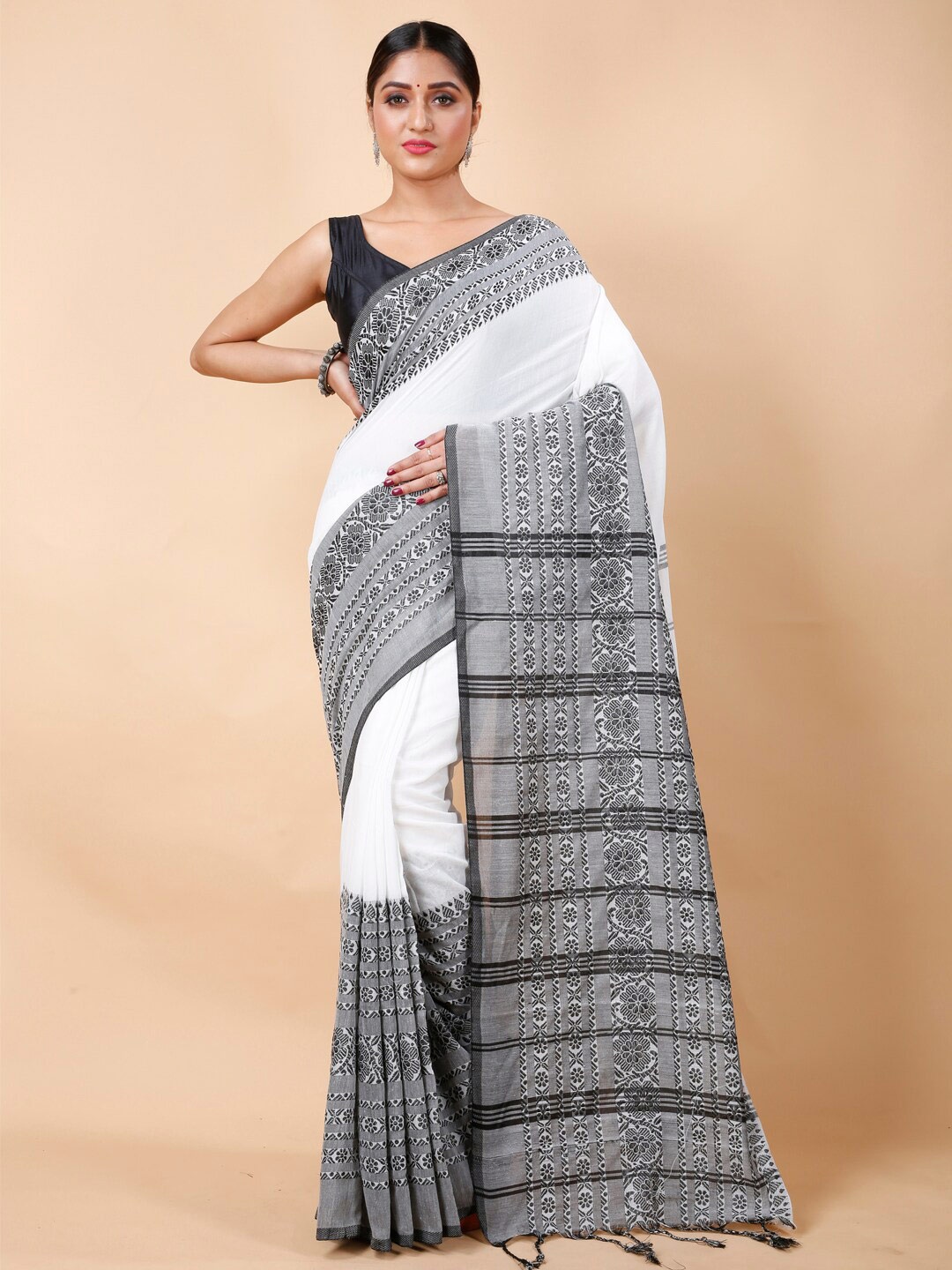 

Ruuprekha Woven Design Ethnic Motifs Khadi Cotton Saree, White