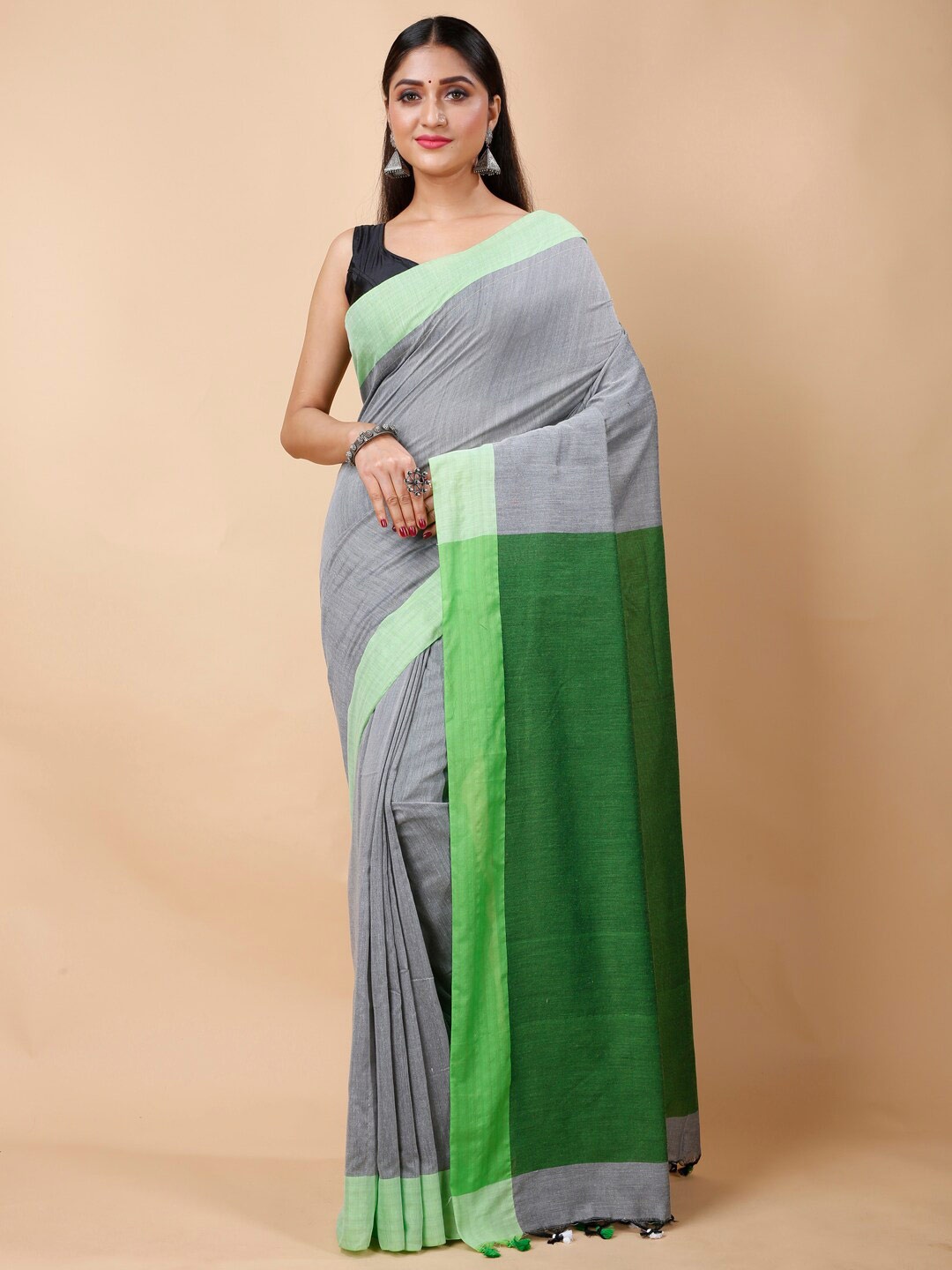 

Ruuprekha Woven Design Pure Cotton Saree, Green