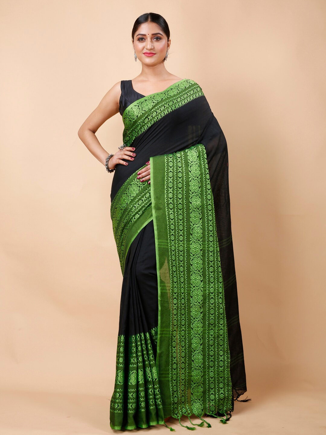 

Ruuprekha Woven Design Ethnic Motifs Cotton Saree, Green