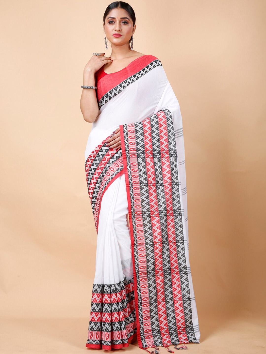 

Ruuprekha Woven Design Ethnic Motifs Khadi Cotton Saree, White
