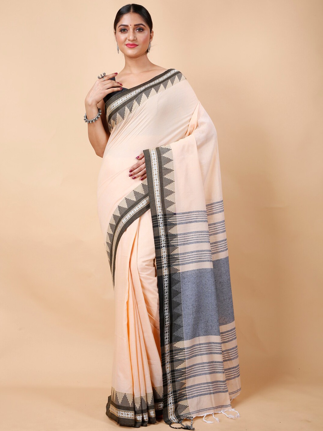 

Ruuprekha Woven Design Ethnic Motifs Pure Cotton Saree, Cream