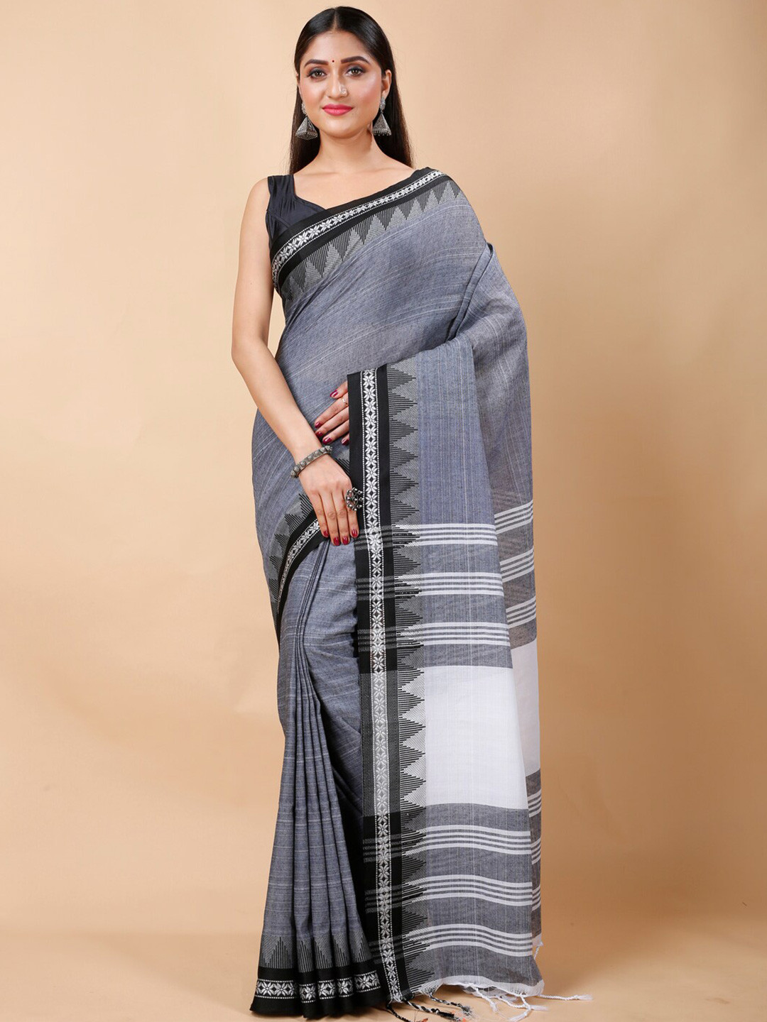 

Ruuprekha Woven Design Ethnic Motifs Pure Cotton Saree, Grey