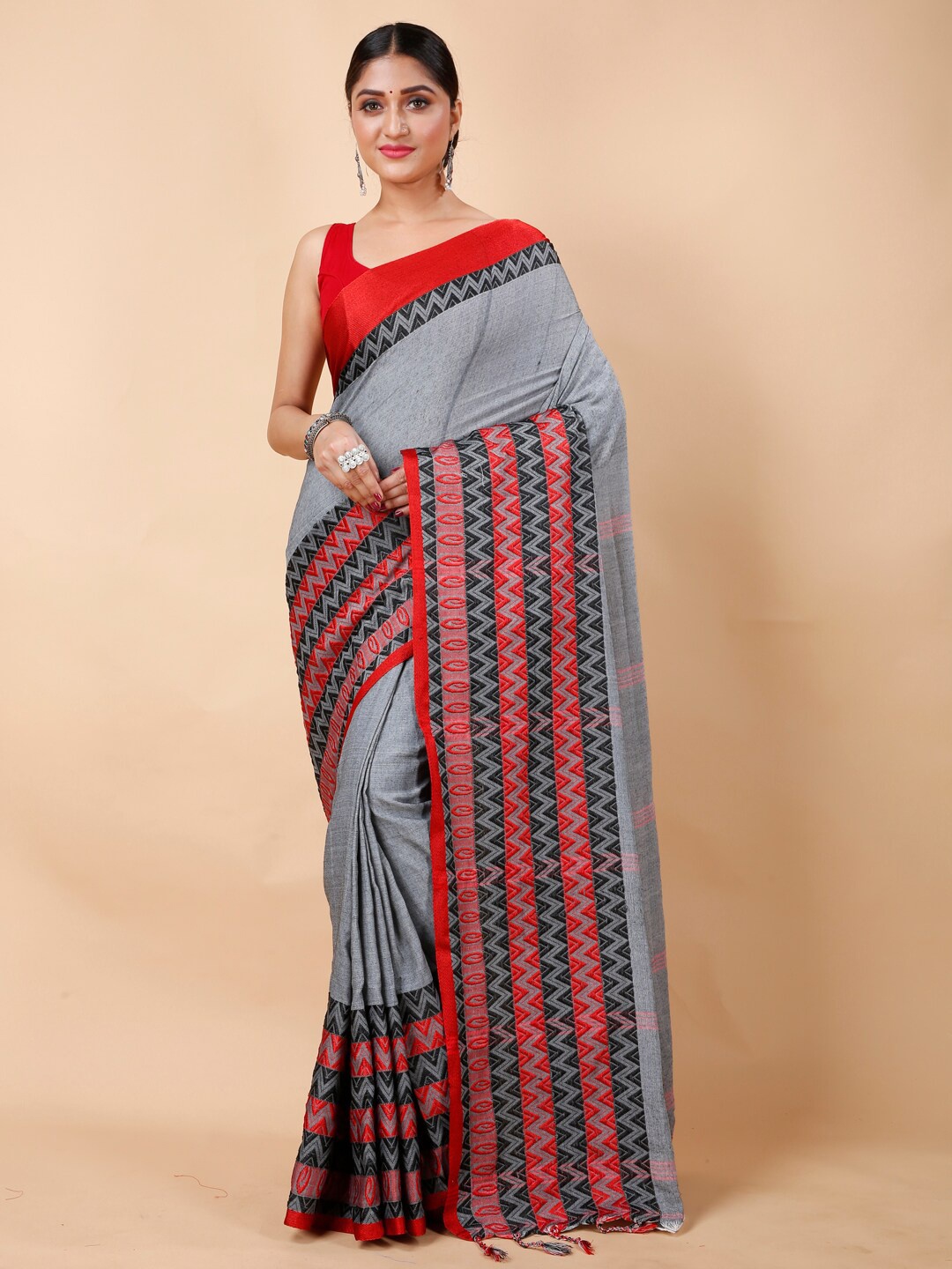 

Ruuprekha Woven Design Ethnic Motifs Khadi Cotton Saree, Grey