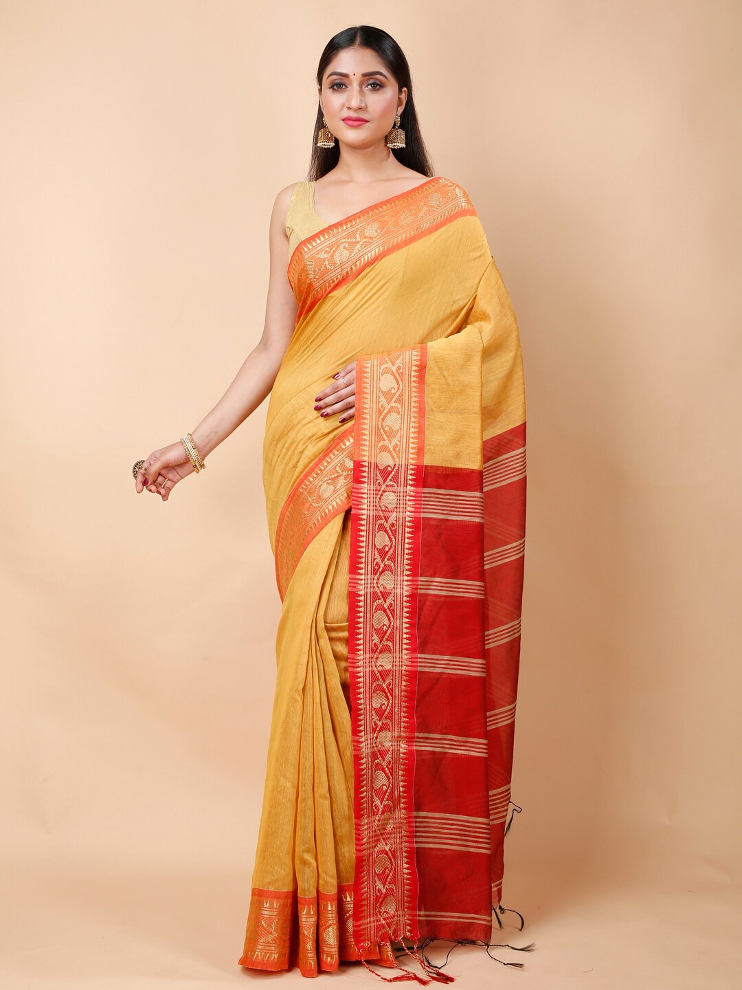 

Ruuprekha Ethnic Motif Woven Design Zari Saree, Yellow