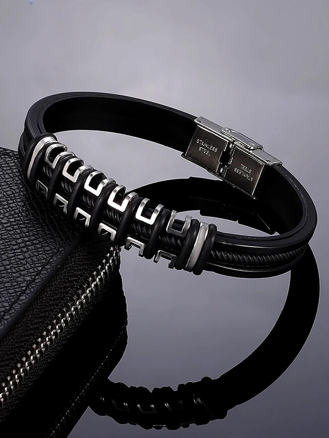 

Fashion Frill Men Leather Silver-Plated Wraparound Bracelet