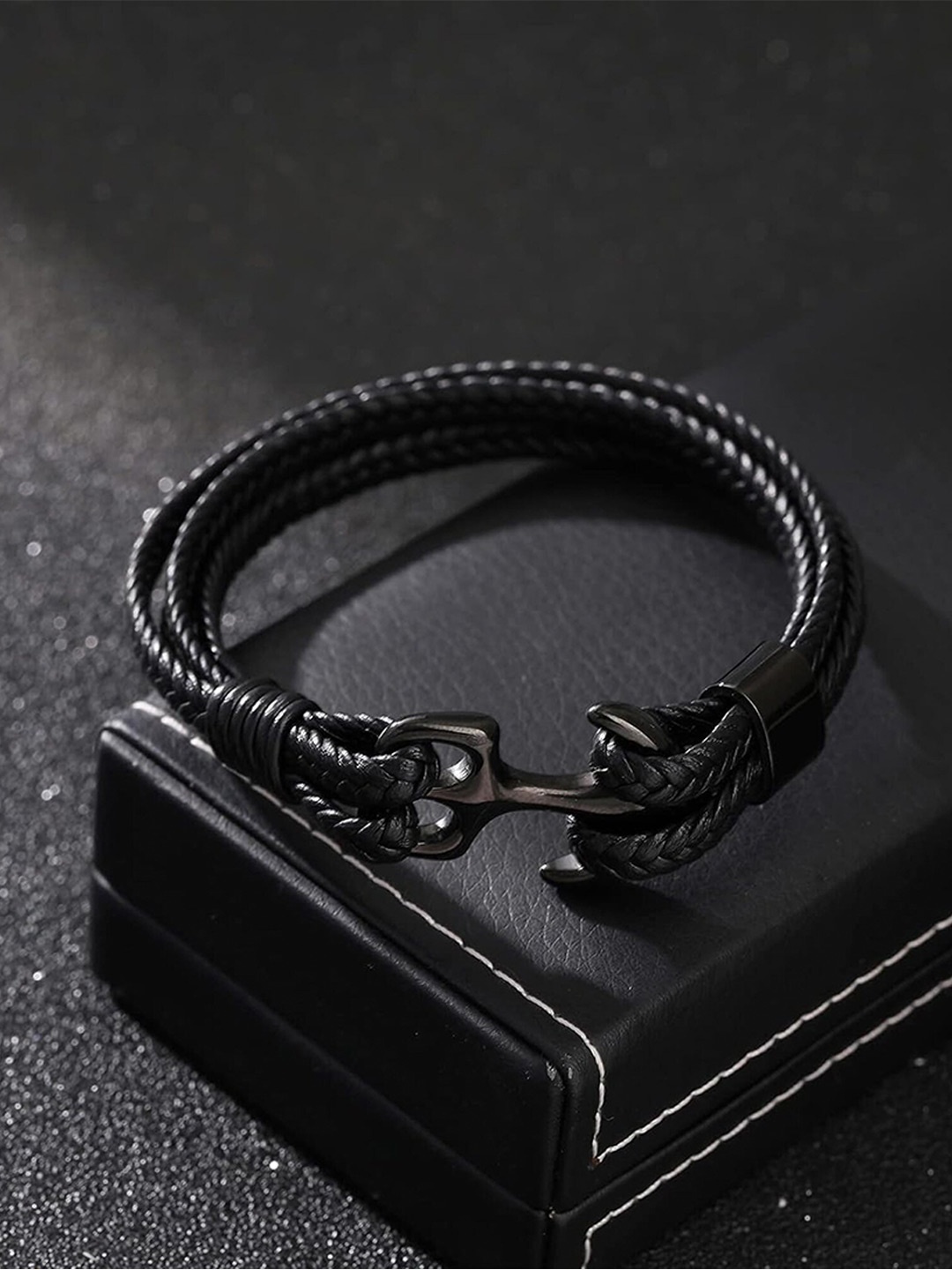 

Fashion Frill Leather Silver-Plated Wraparound Bracelet