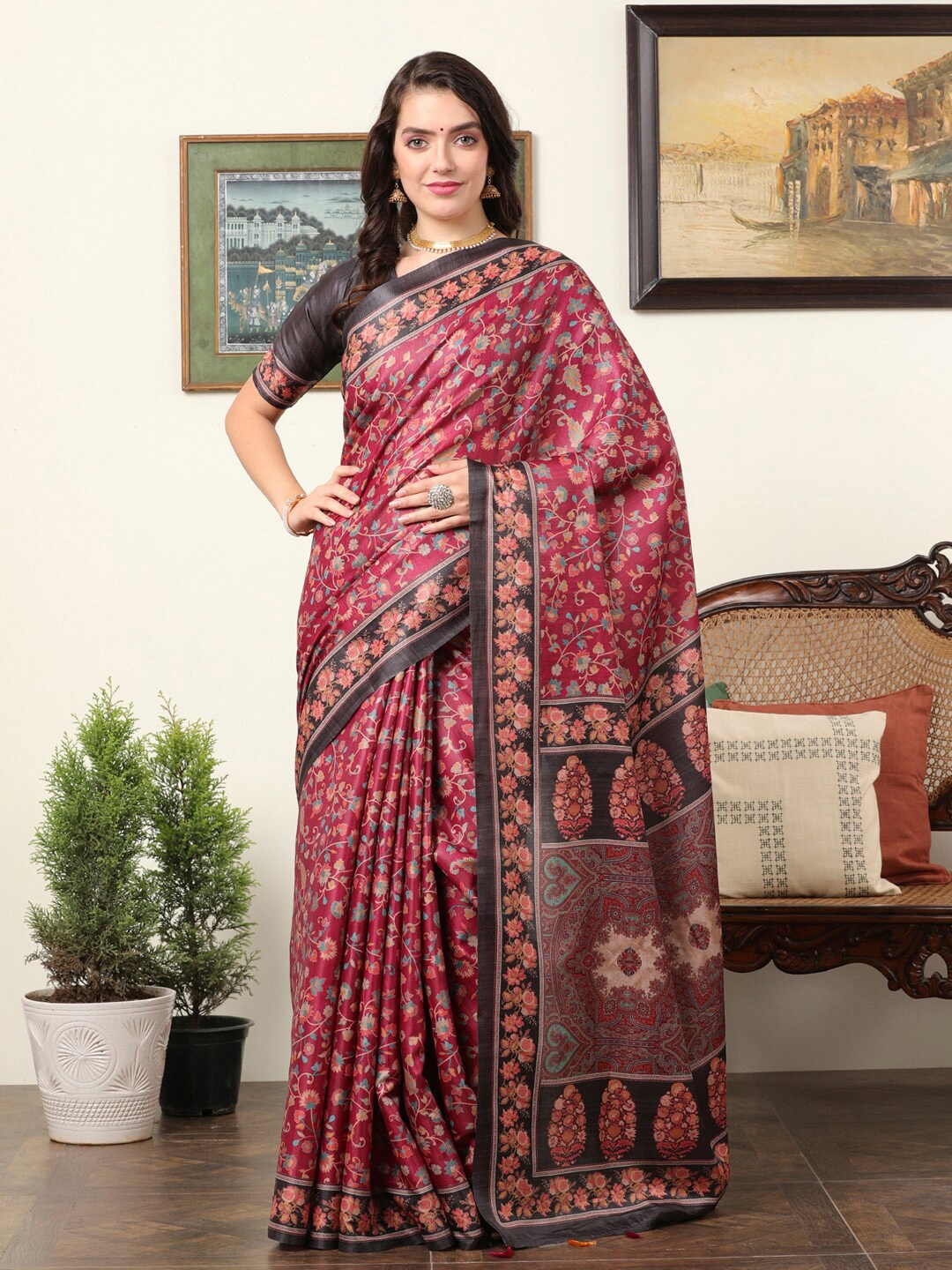 

Mitera Floral Silk Blend Designer Dabu Saree, Maroon