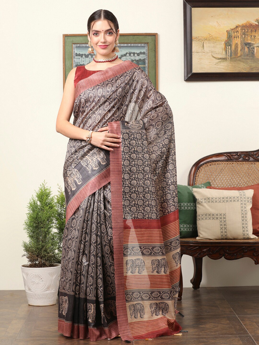 

Mitera Bagh Silk Blend Designer Dabu Saree, Black