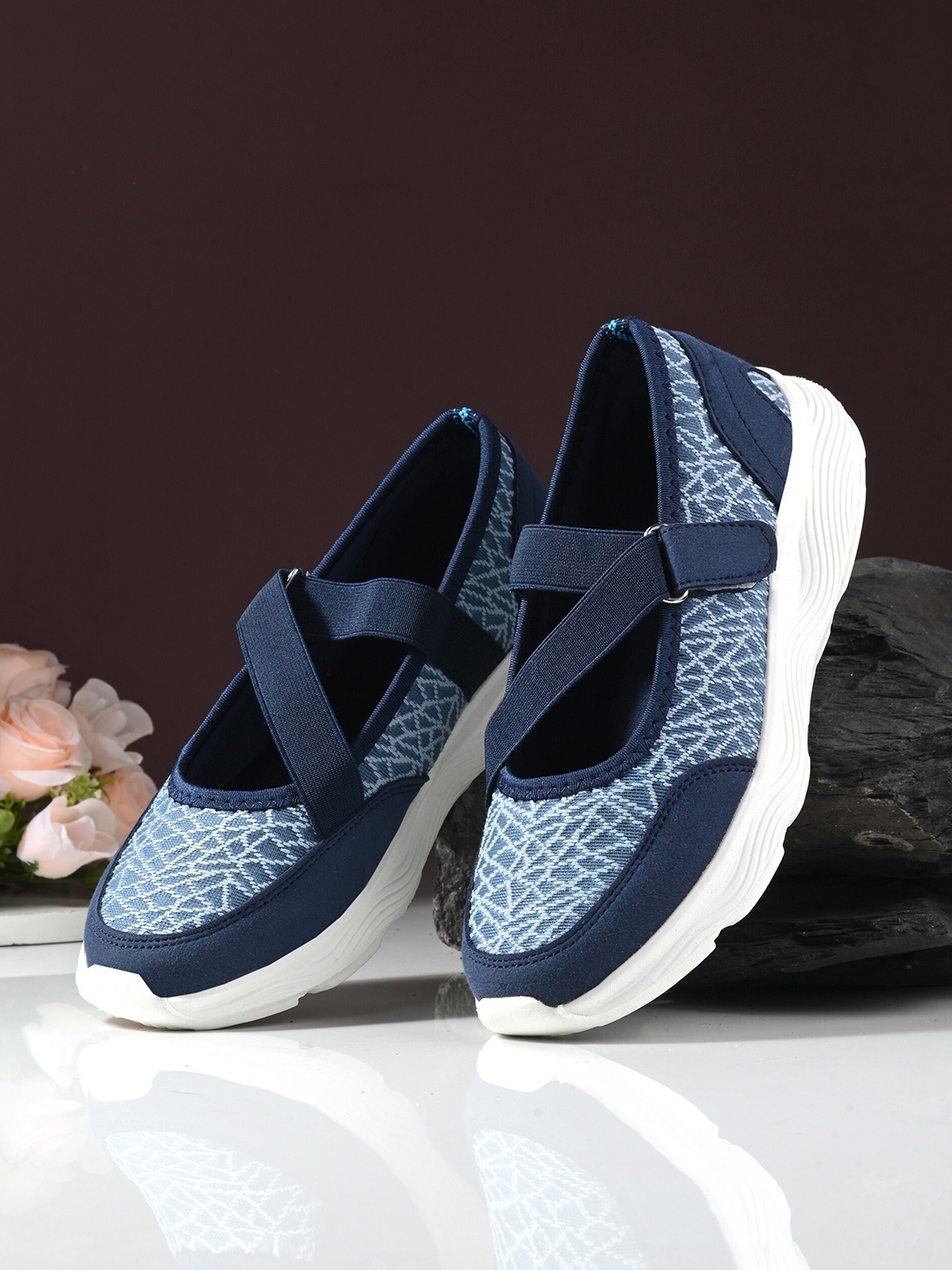 

HRX by Hrithik Roshan Women Blue Textile Walking Shoes