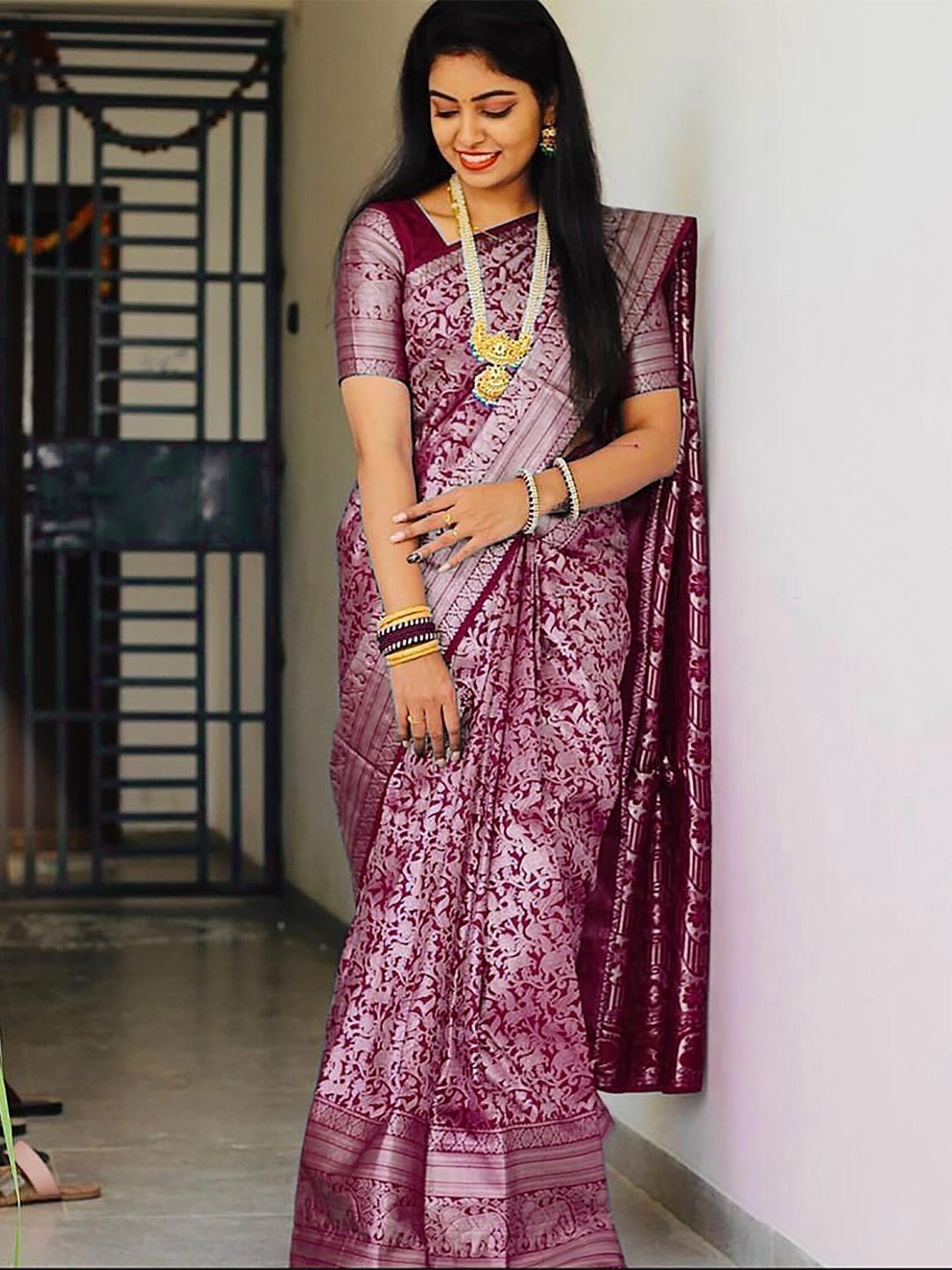 

KALINI Ethnic Motifs Woven Design Banarasi Saree, Maroon