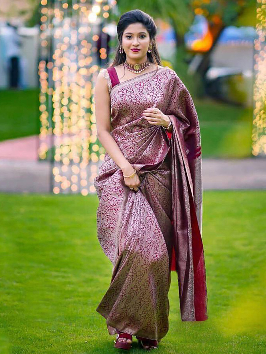 

KALINI Ethnic Motifs Woven Design Banarasi Saree, Maroon