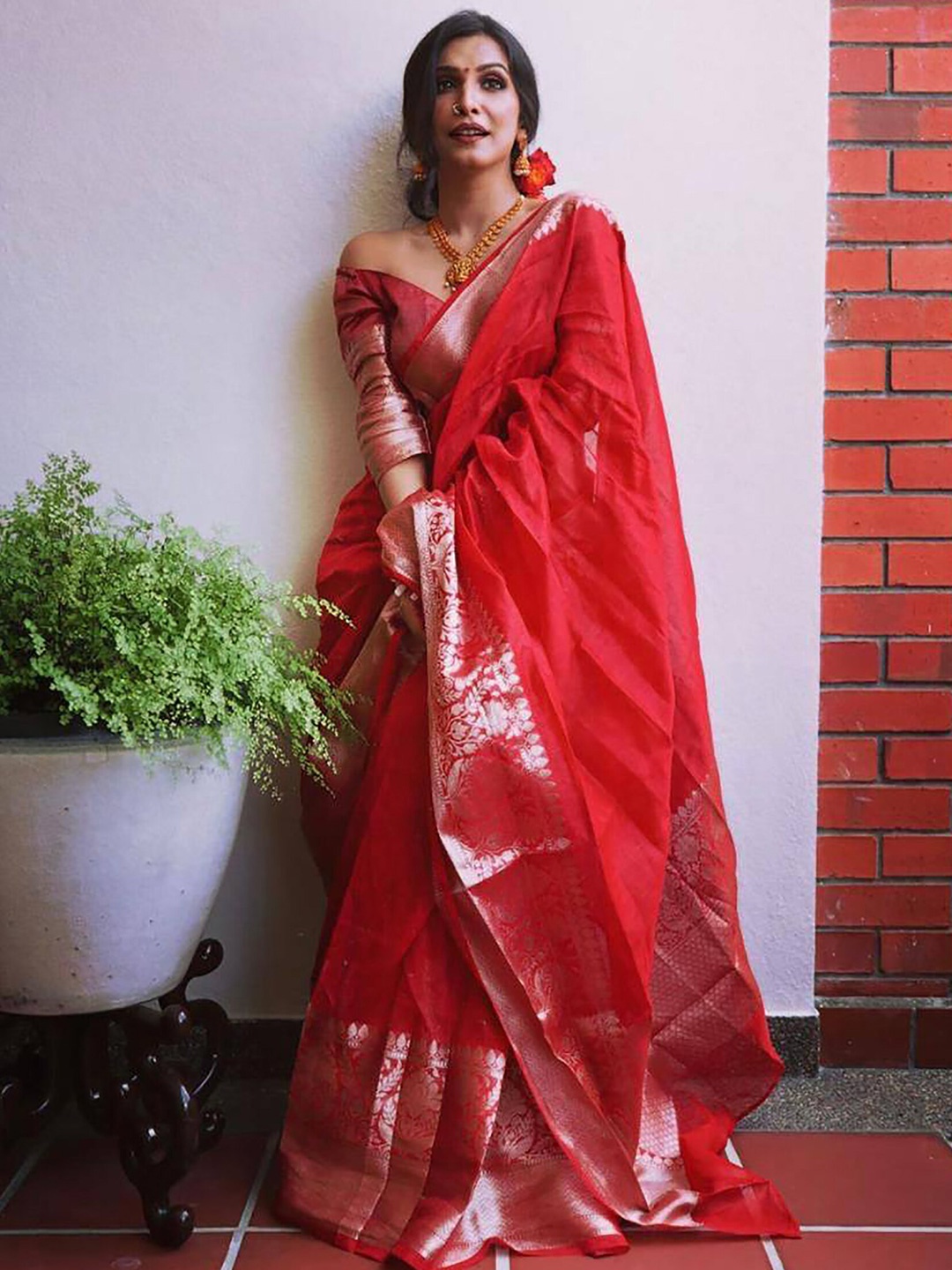 

KALINI Woven Design Zari Banarasi Saree, Red