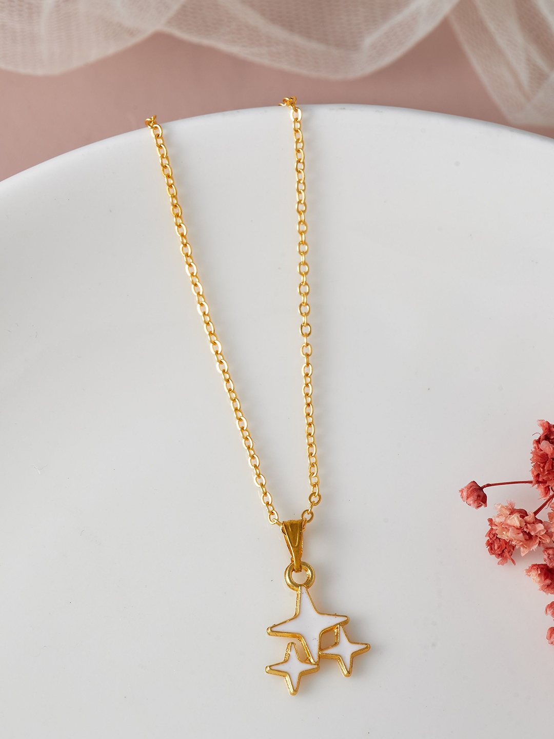 

DressBerry Gold-Plated Pendant With Chain