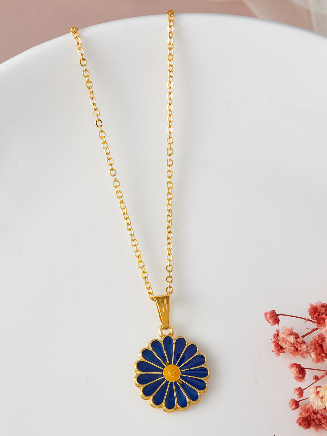 

DressBerry Gold-Plated Brass Flower Shaped Enamelled Chain