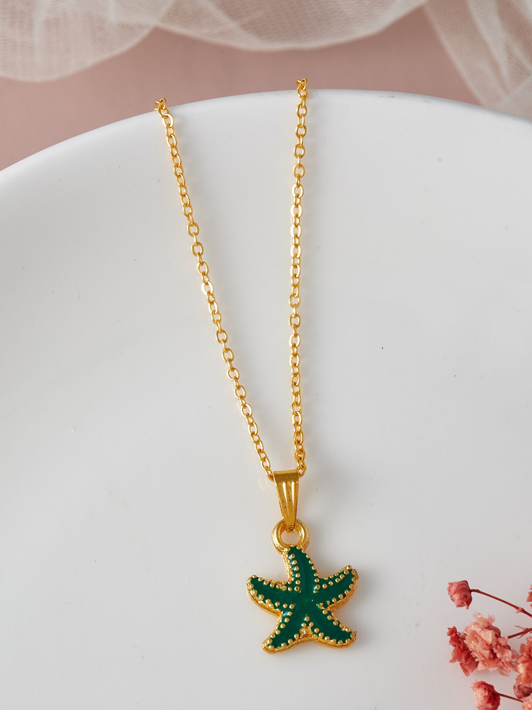 

DressBerry Green Gold-Plated Star Shaped Pendant with Chain