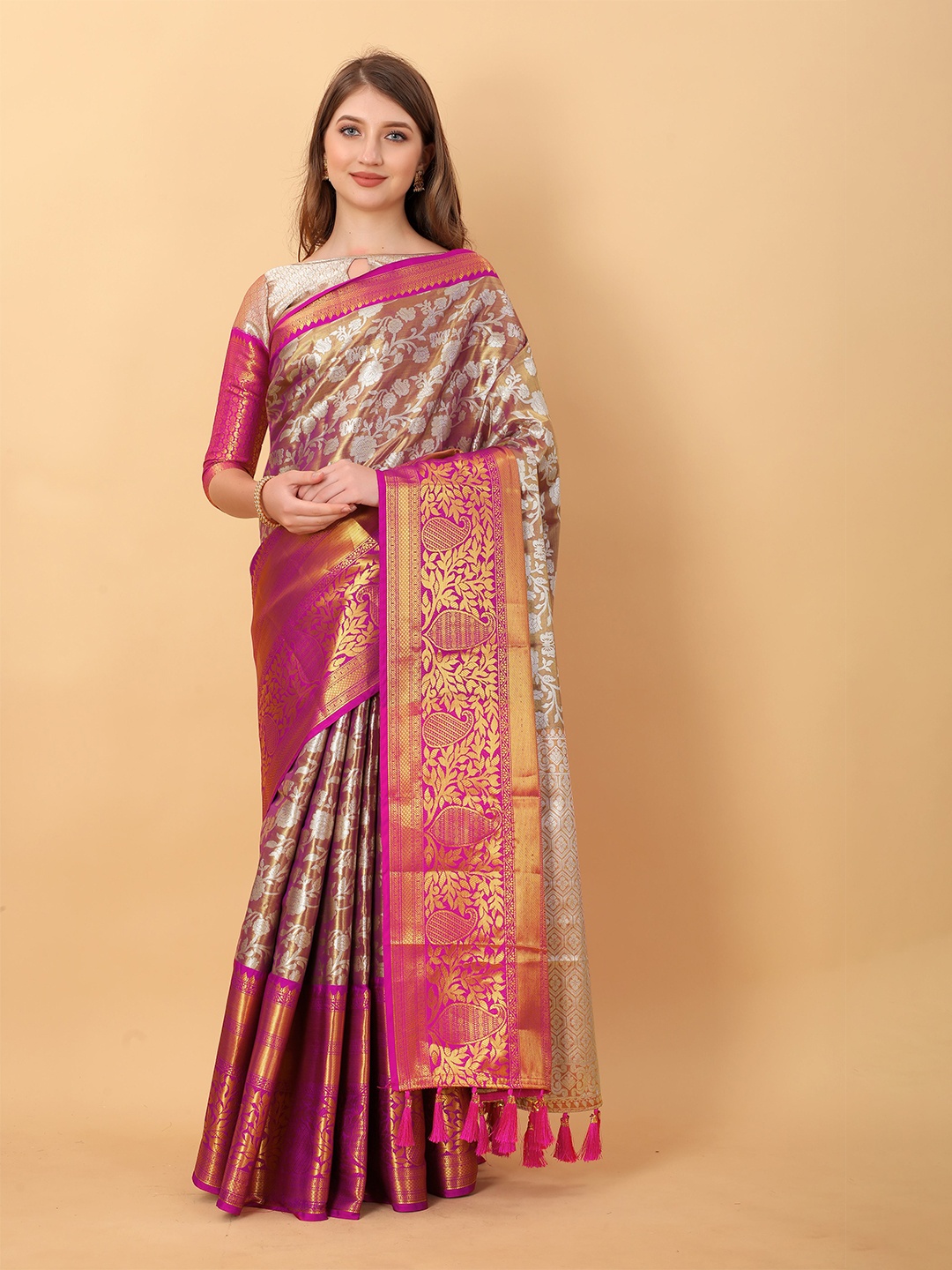 

NIWAA Floral Woven Design Zari Pure Silk Banarasi Saree, Maroon