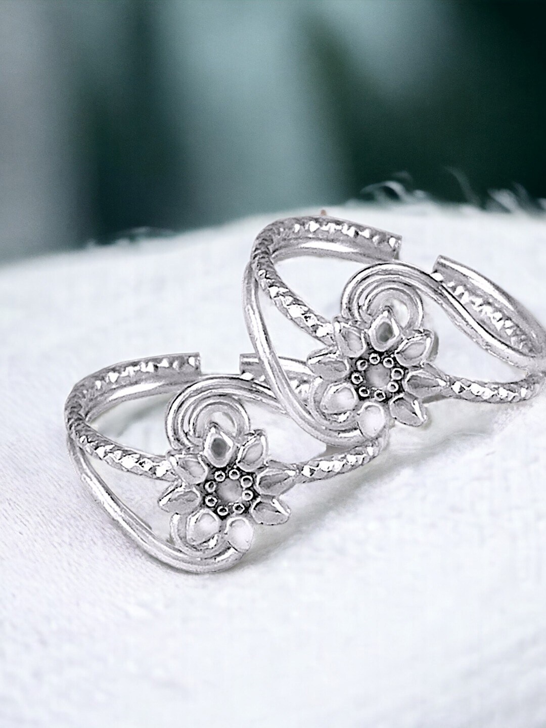 

Taraash 925 Sterling Silver Plated Floral Shaped Adjustable Toe Rings