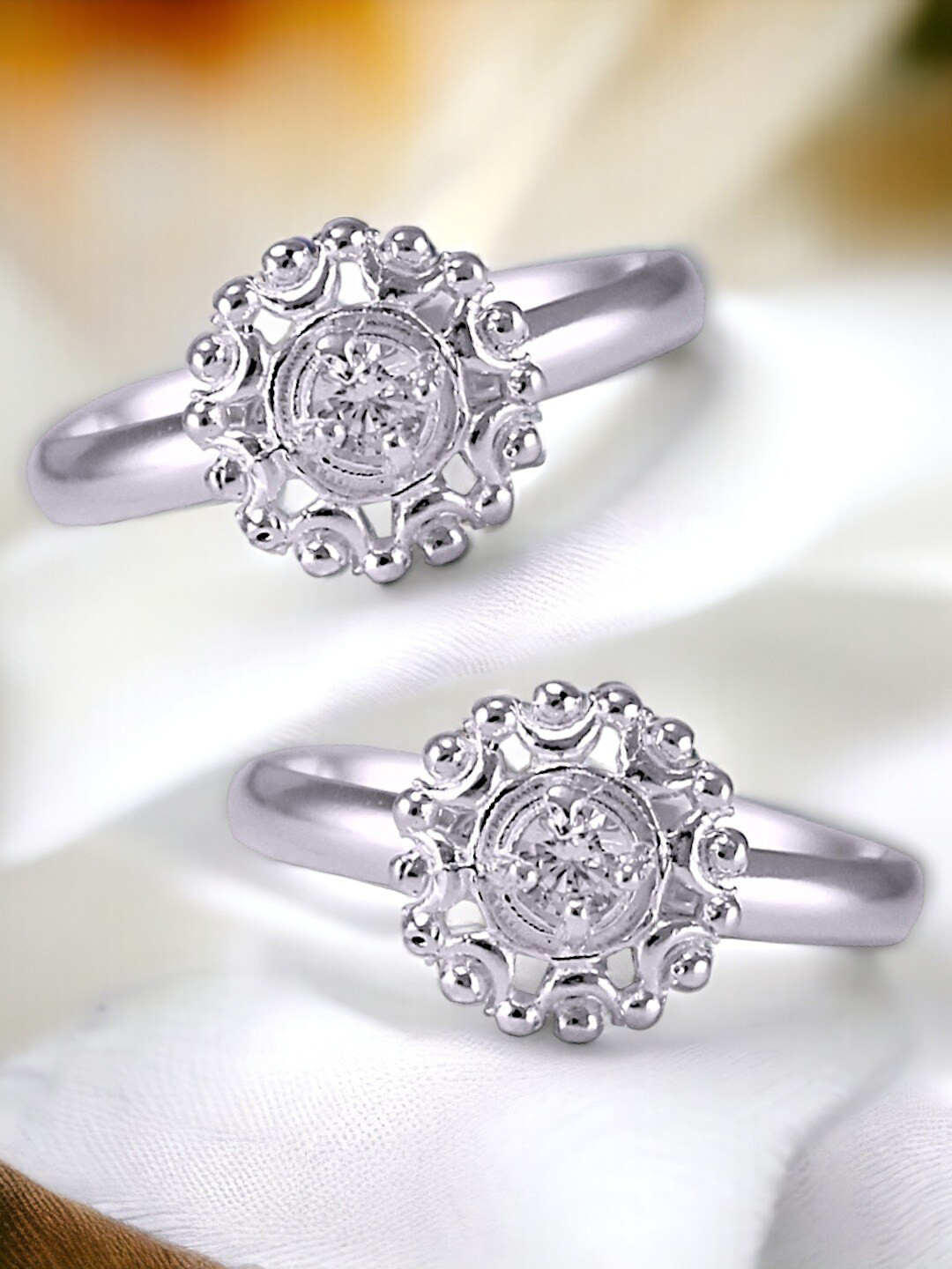 

Taraash Set Of 2 Silver-Plated Floral Toe Ring