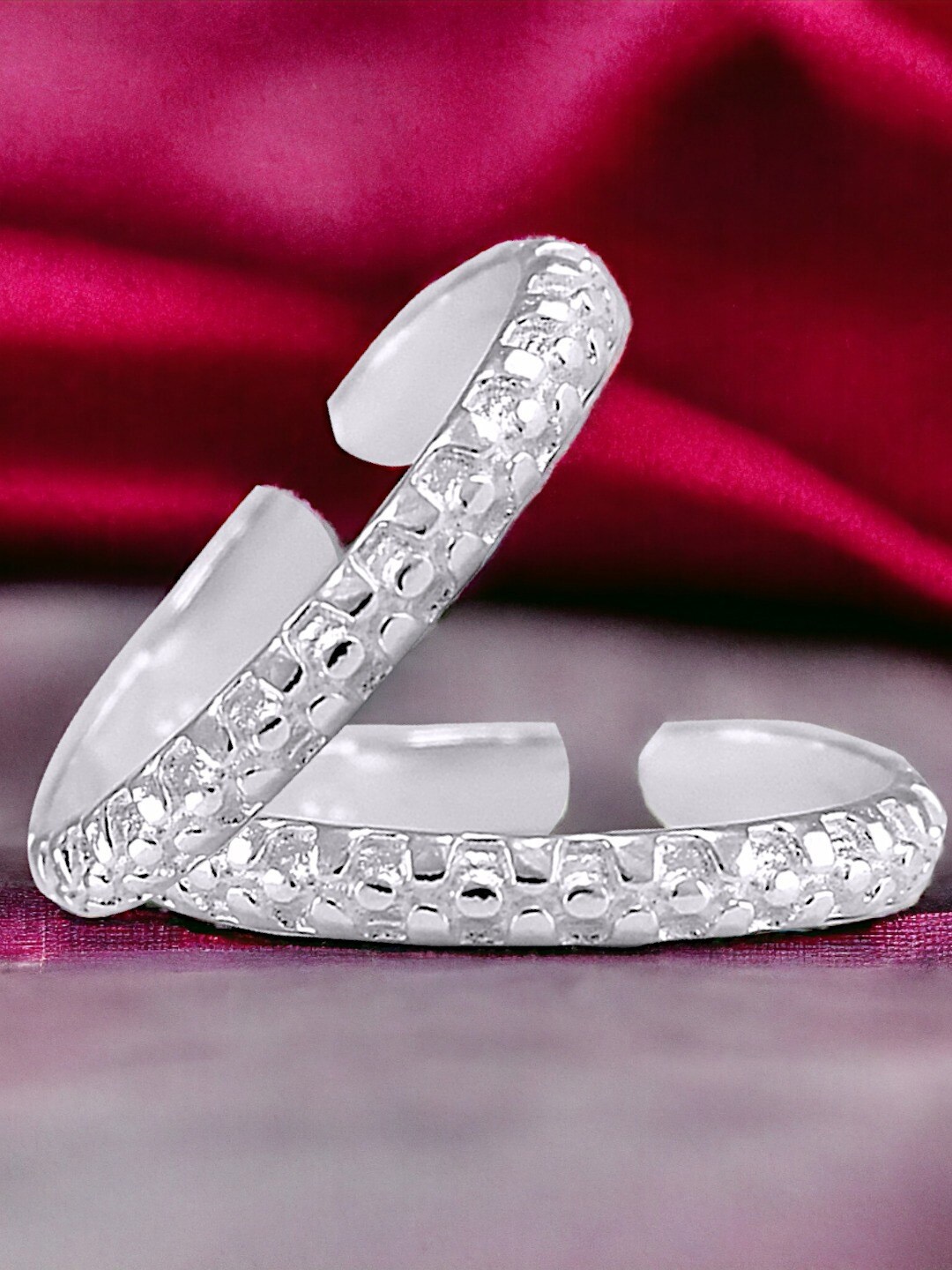 

Taraash Set Of 2 Silver-Plated Cutwork Toe Rings