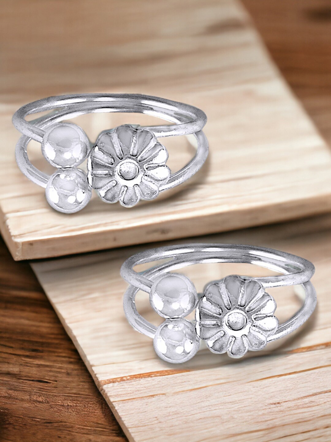 

Taraash Set Of 2 925 Sterling Silver Silver Plated Floral Shaped Adjustable Toe Rings