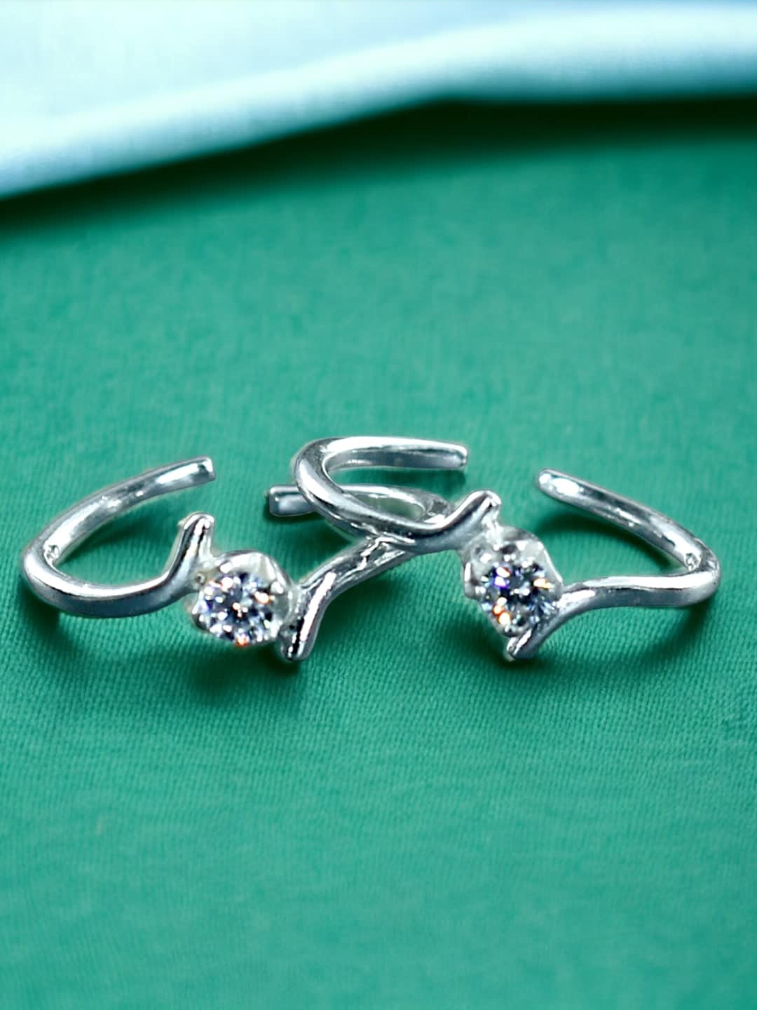 

Taraash Set Of 2 Sterling Silver CZ Studded Toe Rings