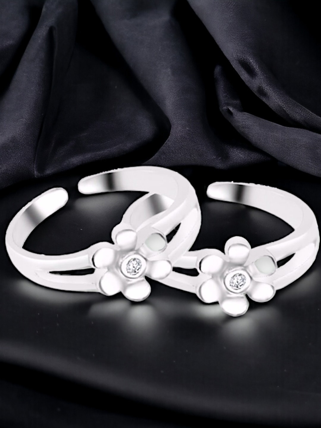 

Taraash 2Pcs 925 Sterling Silver CZ Stone Studded Toe Rings