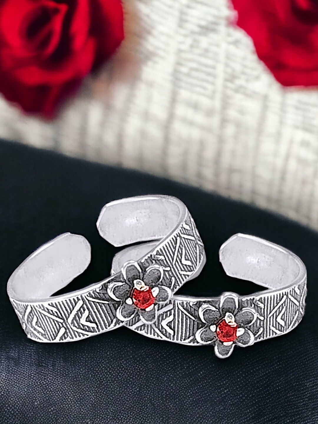 

Taraash Set Of 2 Sterling Silver CZ-Studded Toe Rings