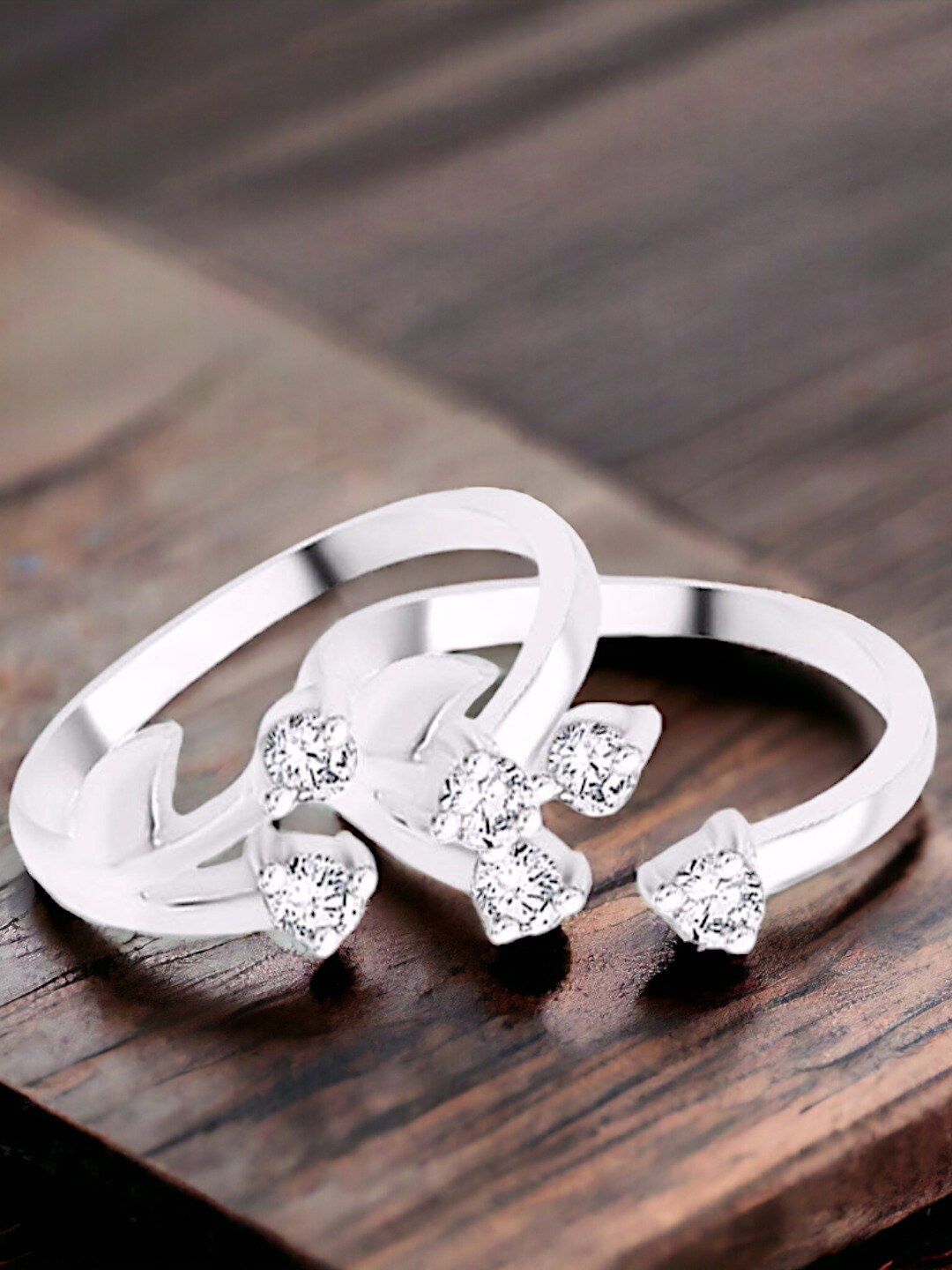 

Taraash Set of 2 Silver-Plated Cubic Zirconia-Studded Adjustable Toe Rings