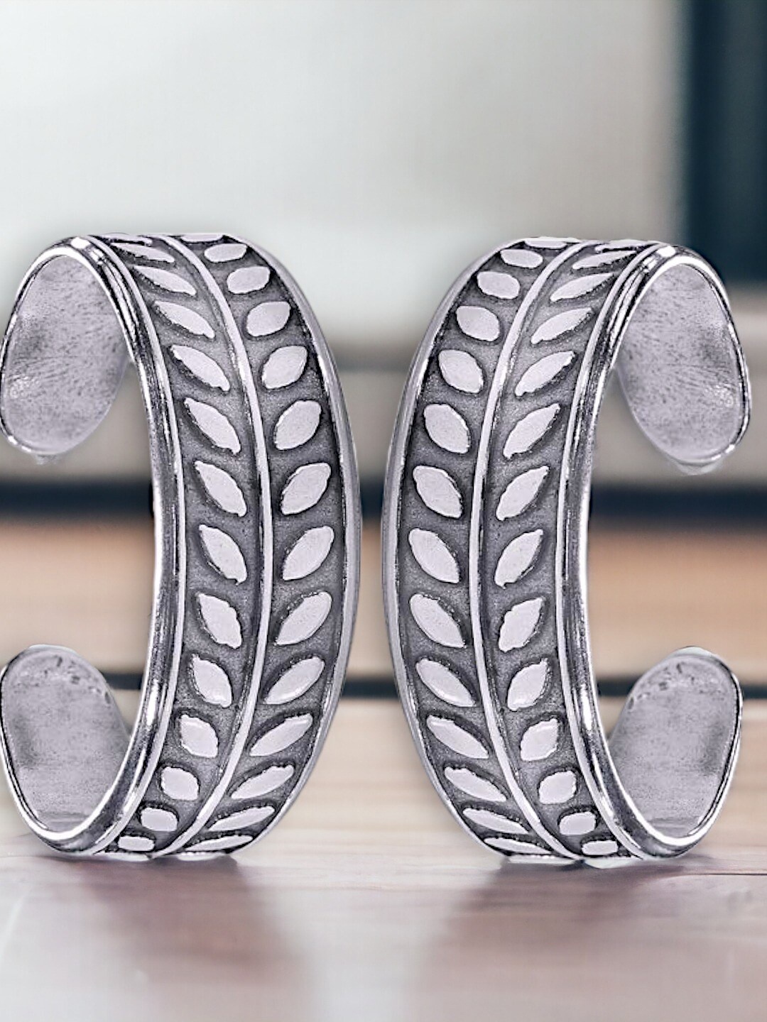 

Taraash Set Of 2 925 Sterling Silver Textured Toe Rings