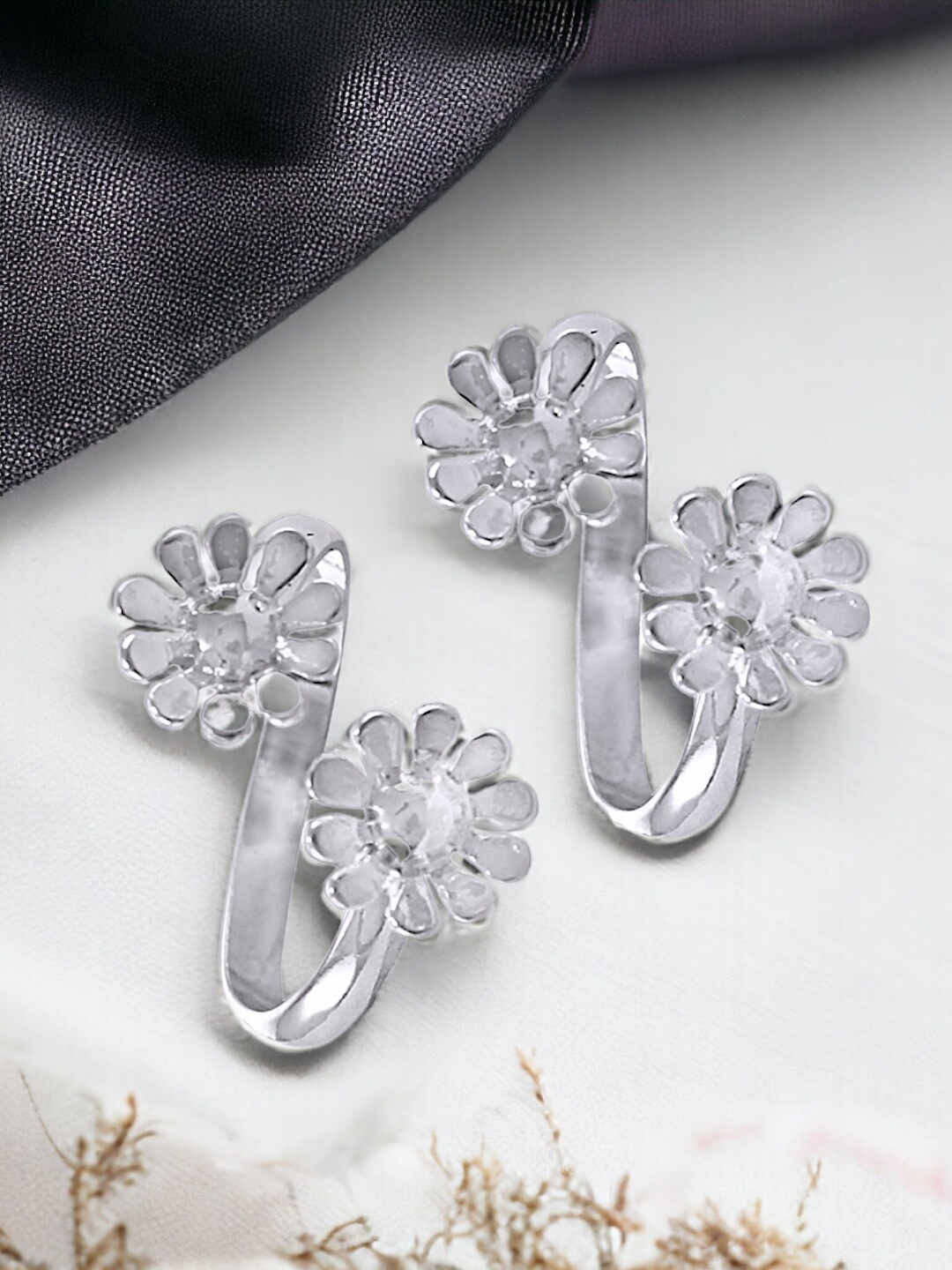 

Taraash Set Of 2 925 Sterling Silver Heart Toe Rings